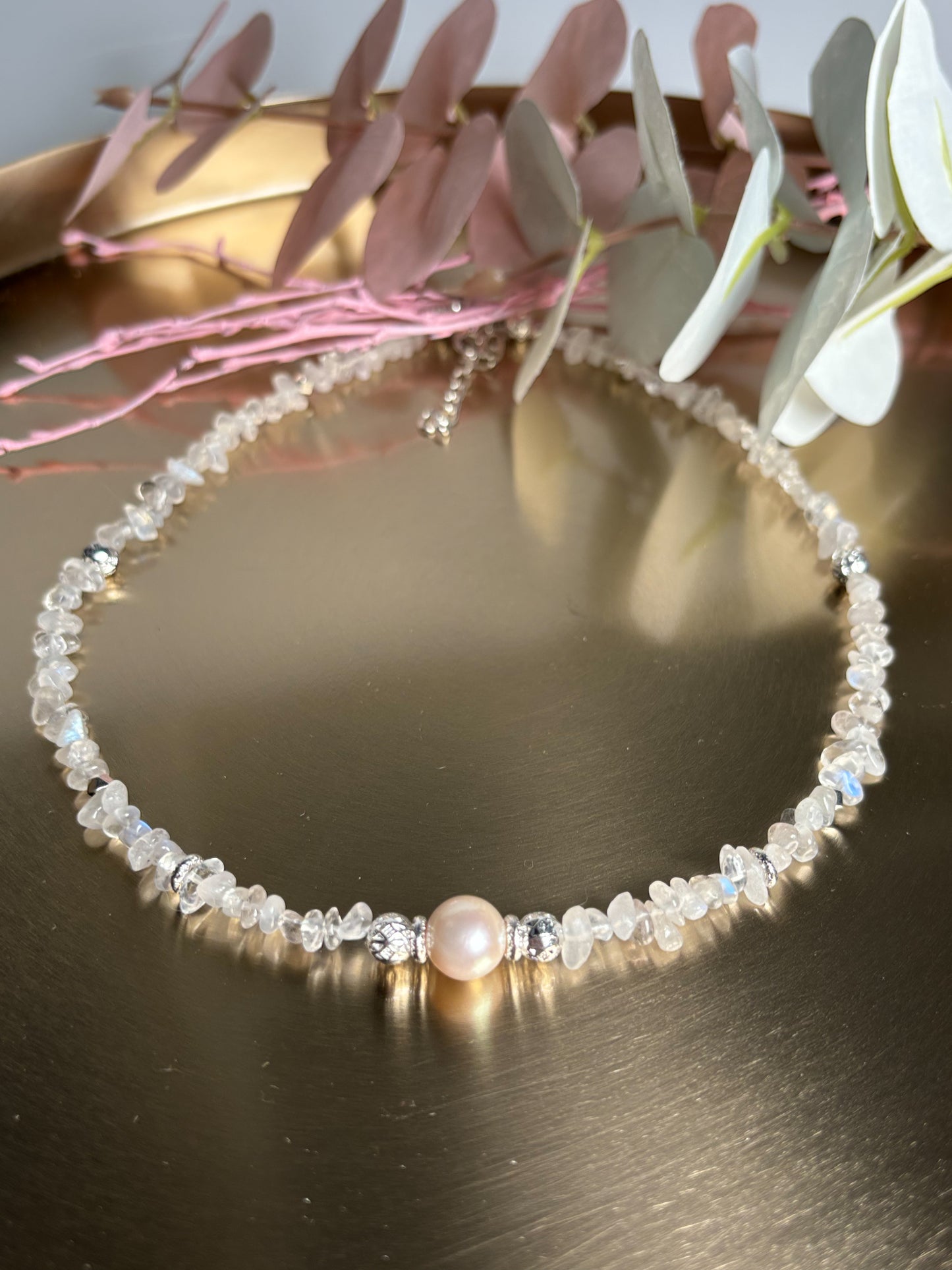 Mondstein Splitterkette mit echter Süßwasserperle & Edelstahlelementen | 45cm Länge | Zarter Schmuck mit natürlichem Glanz