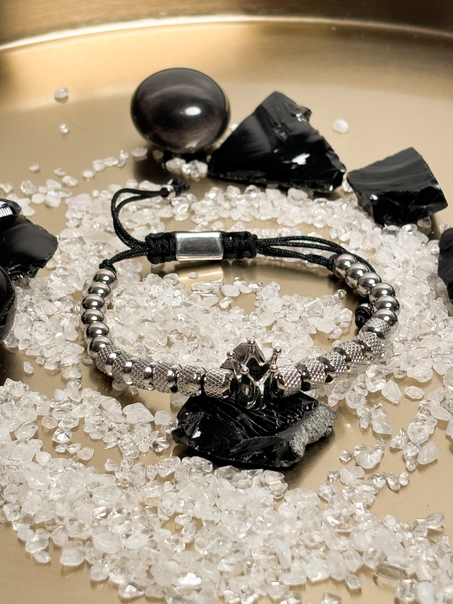 Perlenarmband mit Krone – Edelstahl & schwarzes Makramee, größenverstellbar (17–24 cm)