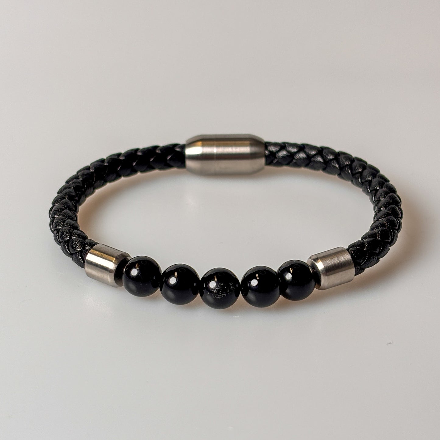 Unisex Lederarmband mit silbernen Edelstahlelementen – 8 mm