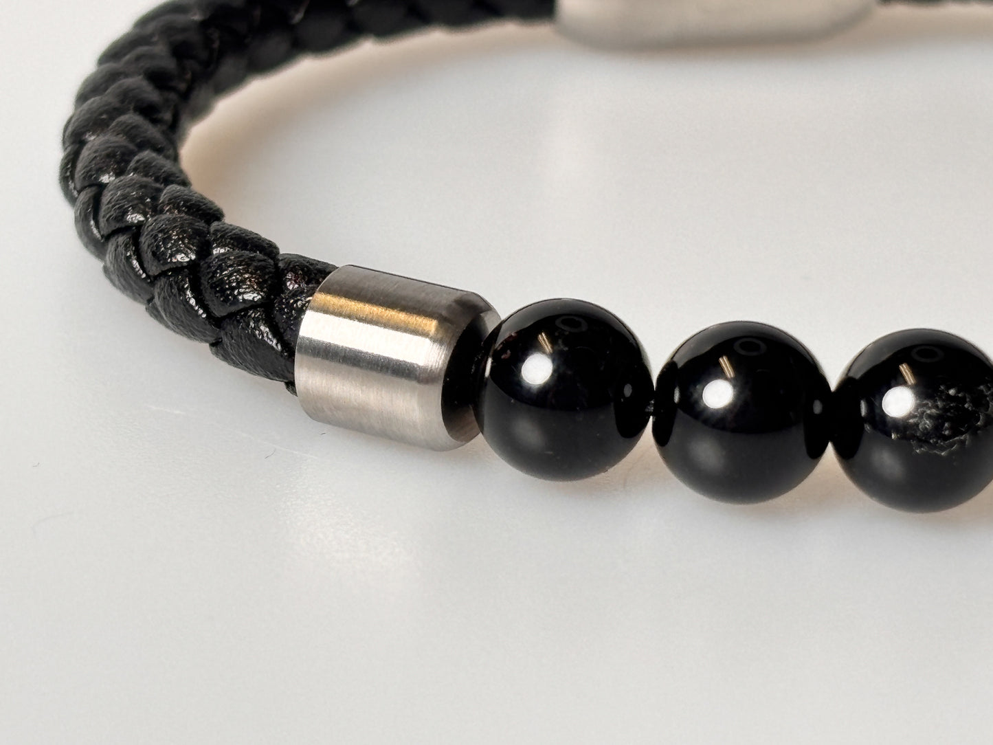Unisex Lederarmband mit silbernen Edelstahlelementen – 8 mm