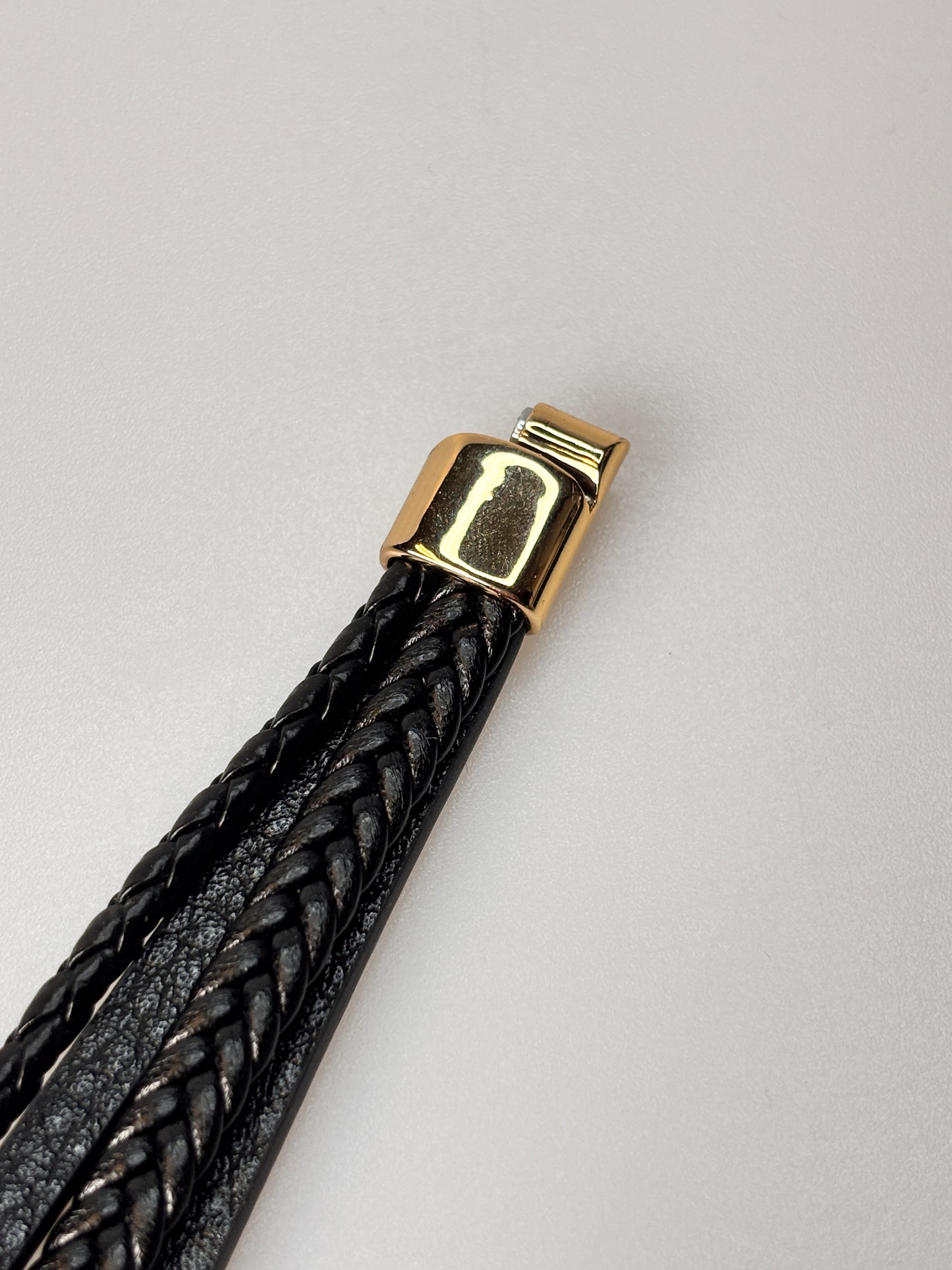4-reihiges Lederarmband mit vergoldetem Edelstahl – Männerarmband 21 cm, Schnallenverschluss