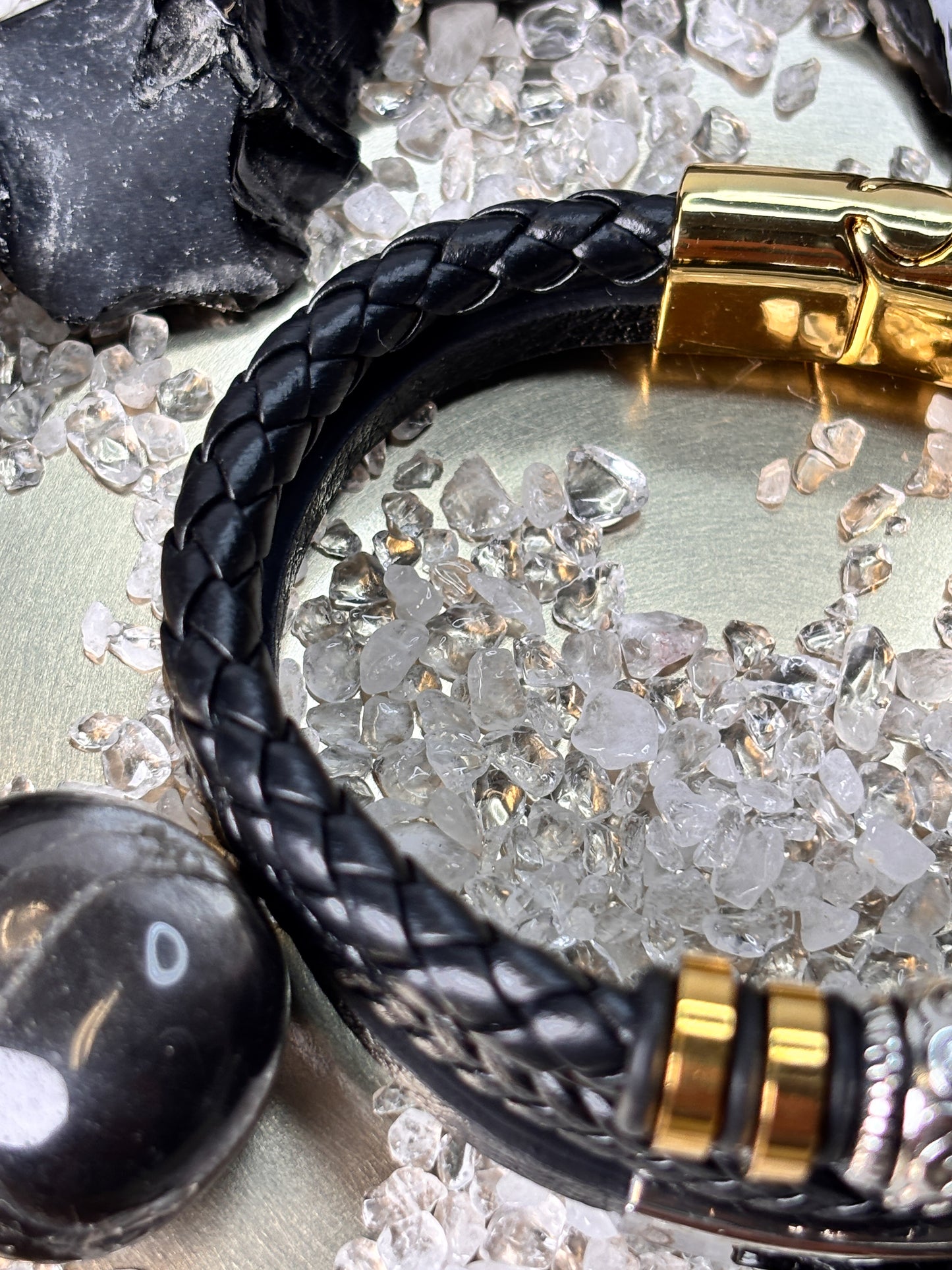 3-reihiges Lederarmband mit silber- & goldfarbenen Edelstahlelementen – Herrenarmband 21 cm mit Schnalle