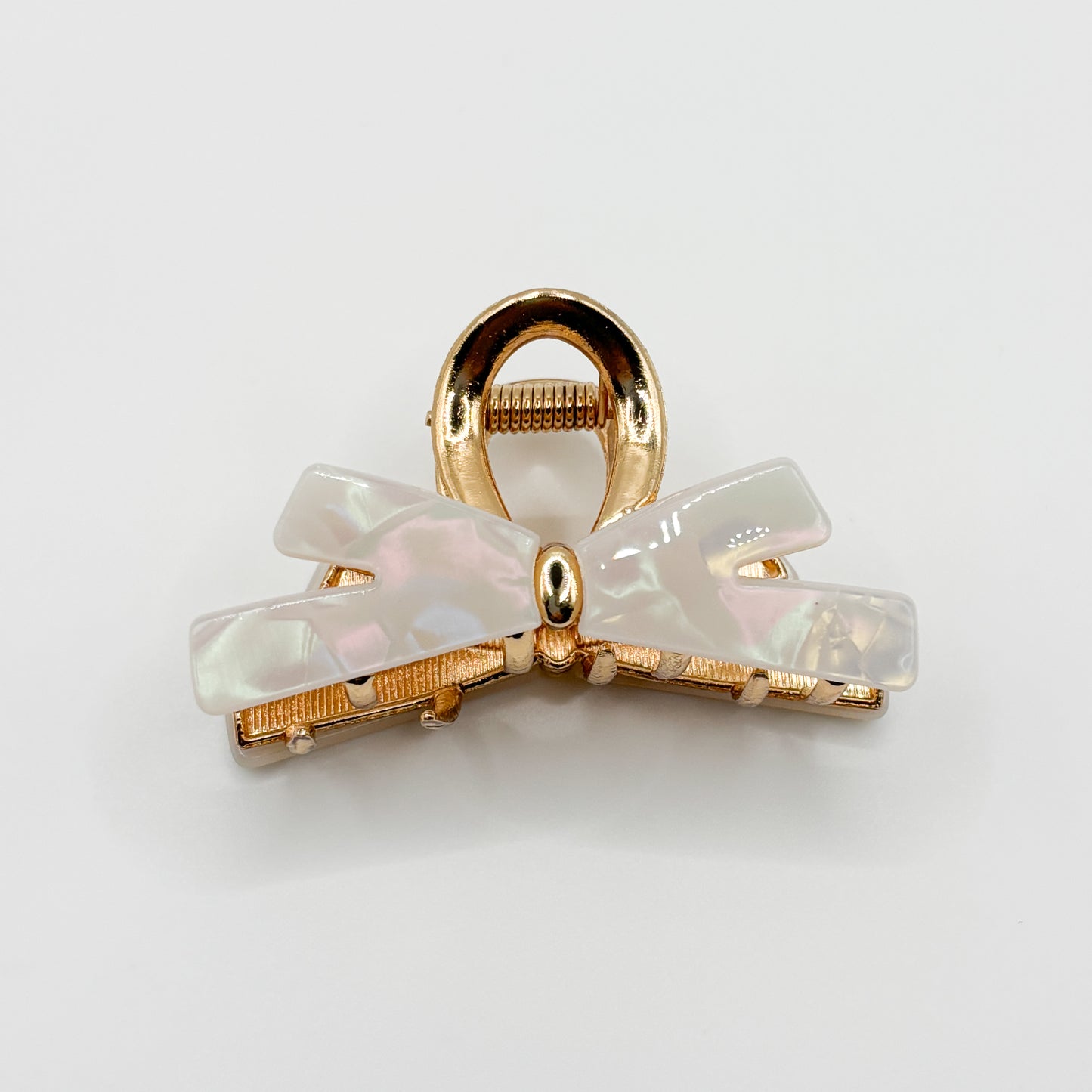 Kleine Haarklammer Schleifenoptik Gold mit weiß schimmernder Oberfläche 6x2,8 cm