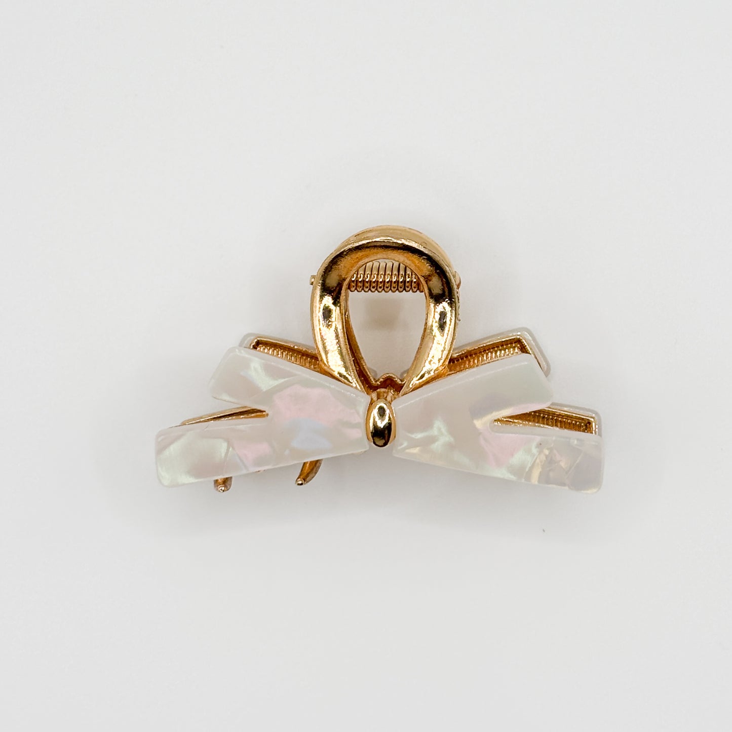 Kleine Haarklammer Schleifenoptik Gold mit weiß schimmernder Oberfläche 6x2,8 cm