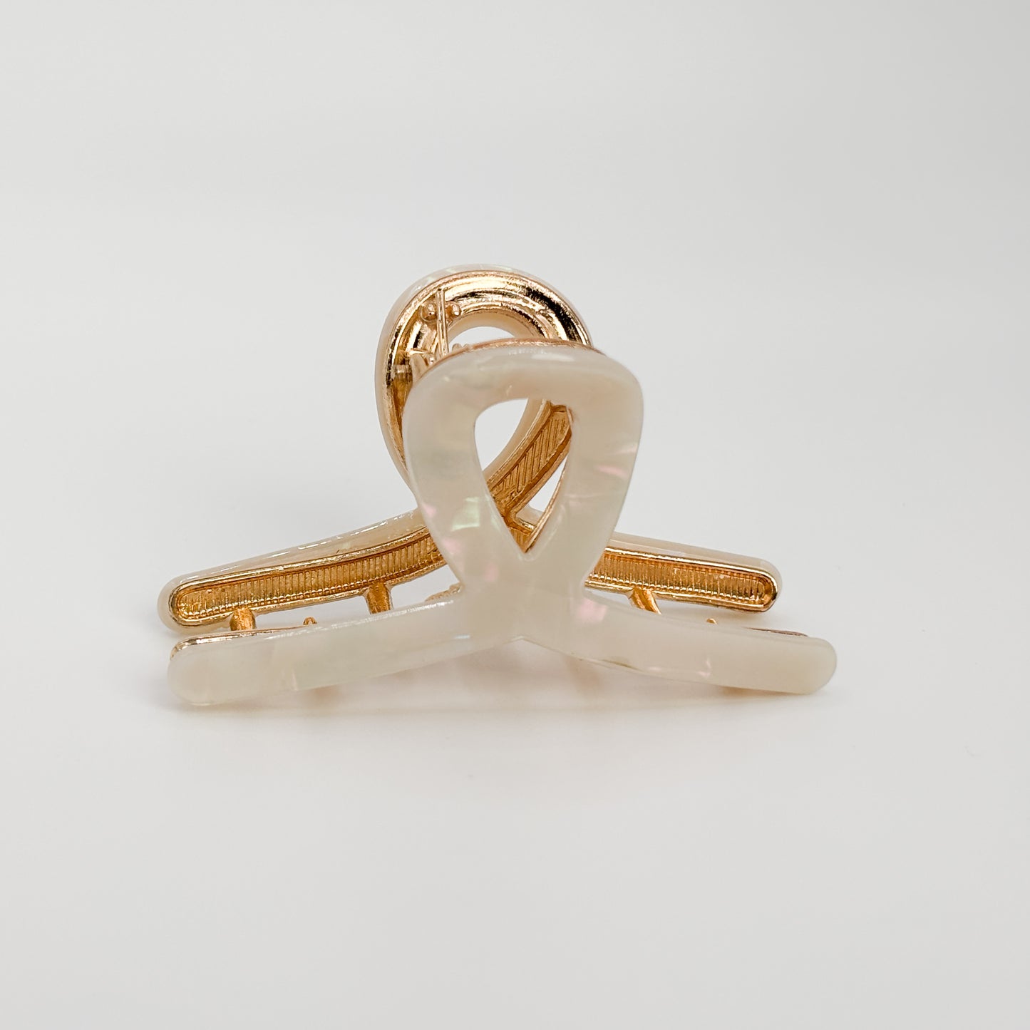 Kleine Haarklammer Schleifenoptik Gold mit weiß schimmernder Oberfläche 6x2,8 cm (Kopie)