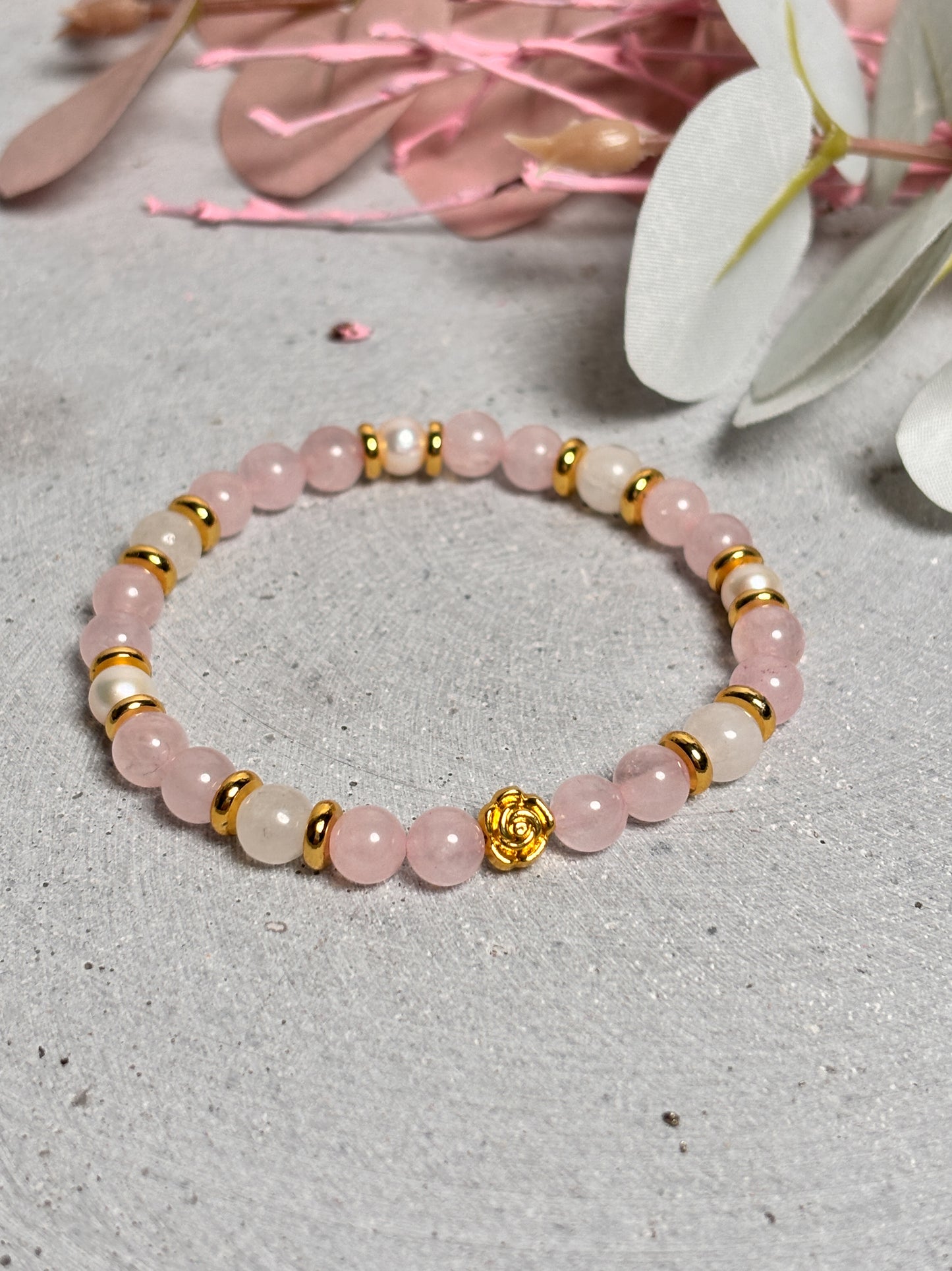 6mm Perlenarmband mit Rosenquarz, Mondstein & Süßwasserperlen - Zartes Elastisches Armband für Damen