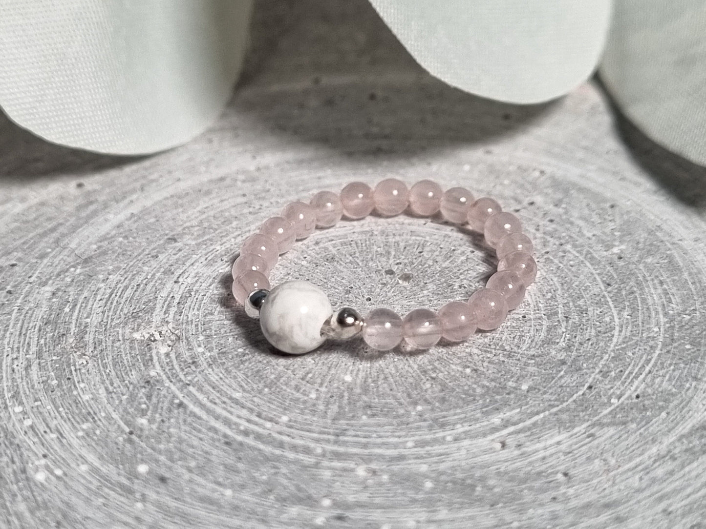 Elastic ring with rose quartz 2mm and magnesite 3mm pearl| Healing stones for self-love and serenity| Heart chakra