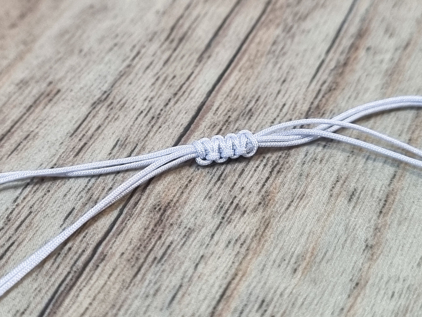 Delicate bracelet with macrame clasp and amazonite