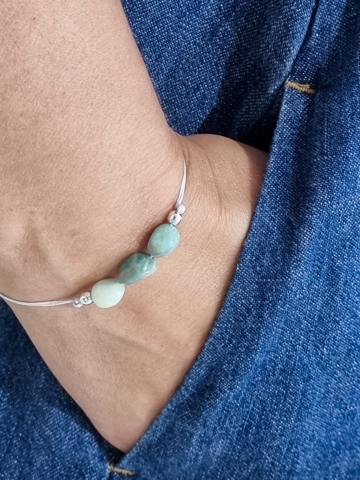Delicate bracelet with macrame clasp and amazonite