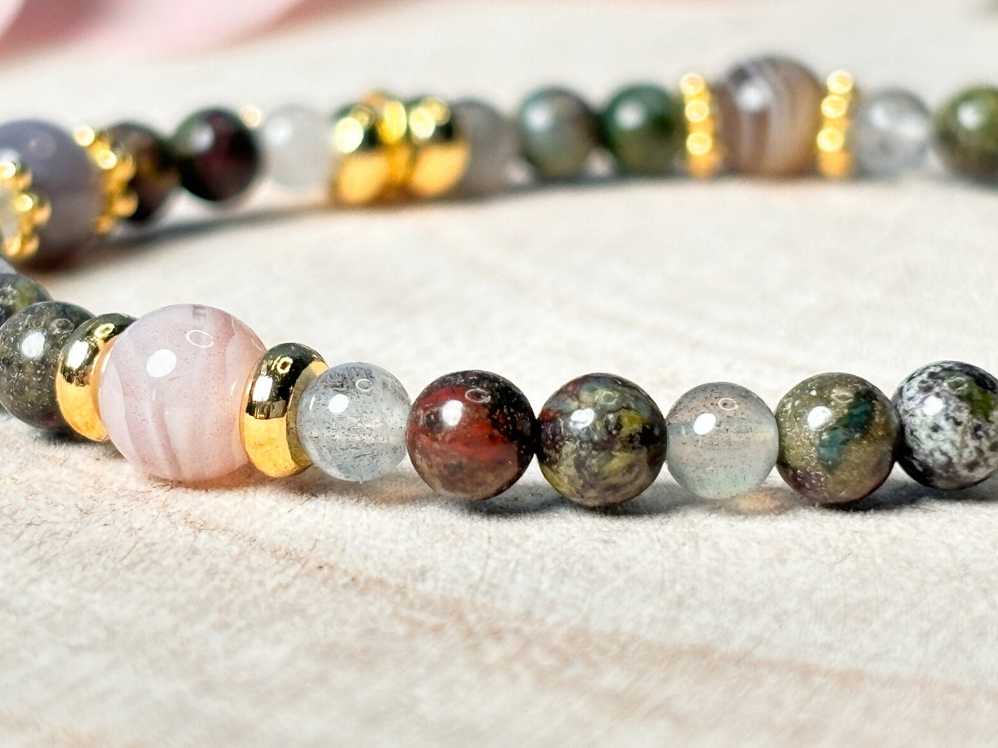 Bracelet with Botswana agate, dragon bloodstone and labradorite. 4mm beads| elsastic| gemstones| healing stones
