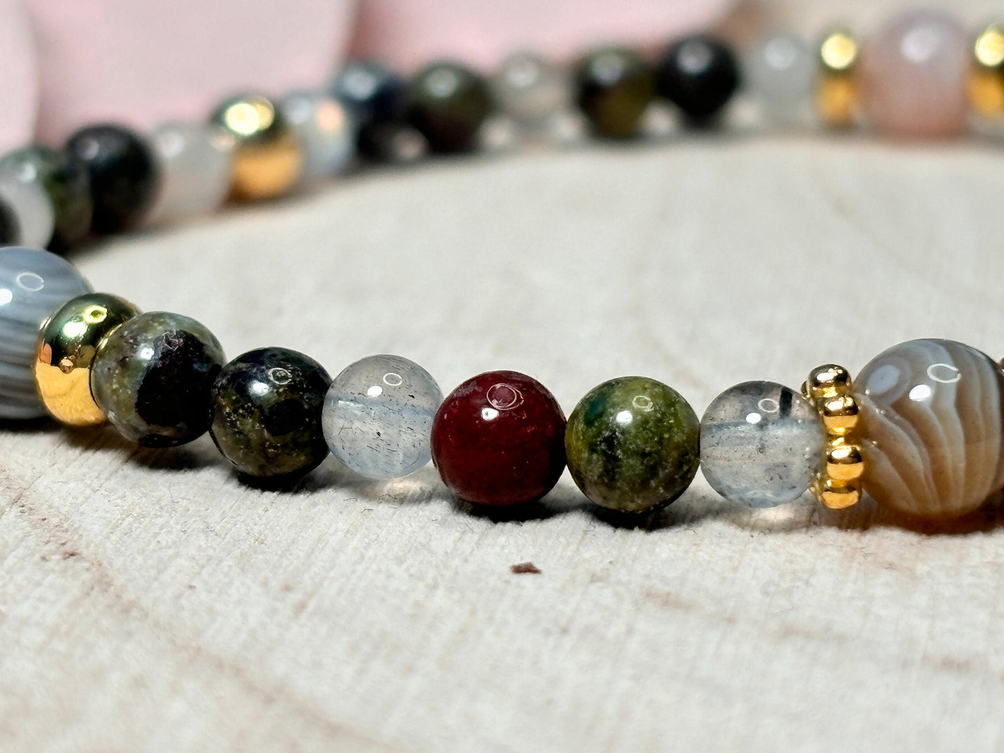 Bracelet with Botswana agate, dragon bloodstone and labradorite. 4mm beads| elsastic| gemstones| healing stones