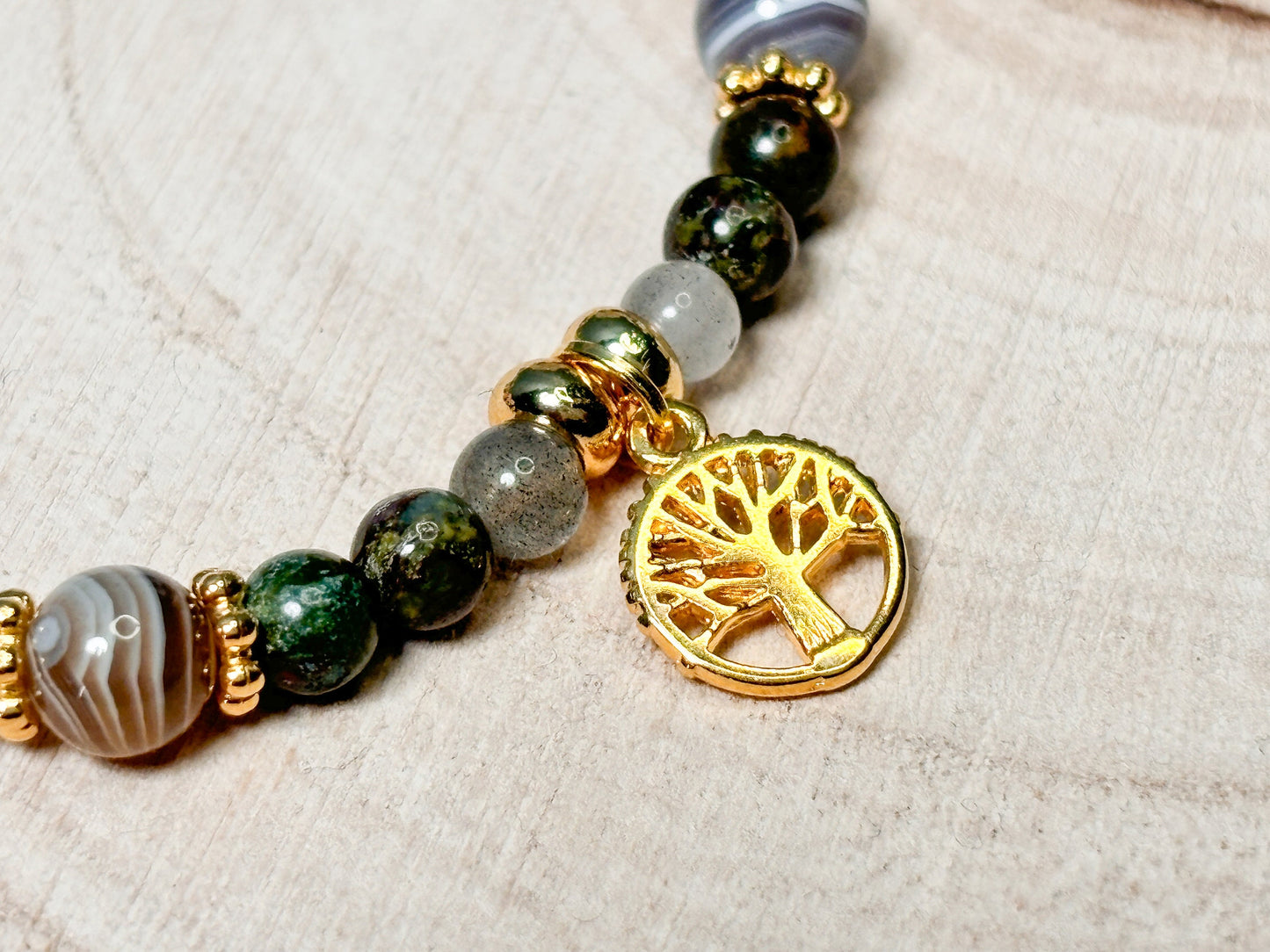 Bracelet with Botswana agate, dragon bloodstone and labradorite. 4mm beads| elsastic| gemstones| healing stones