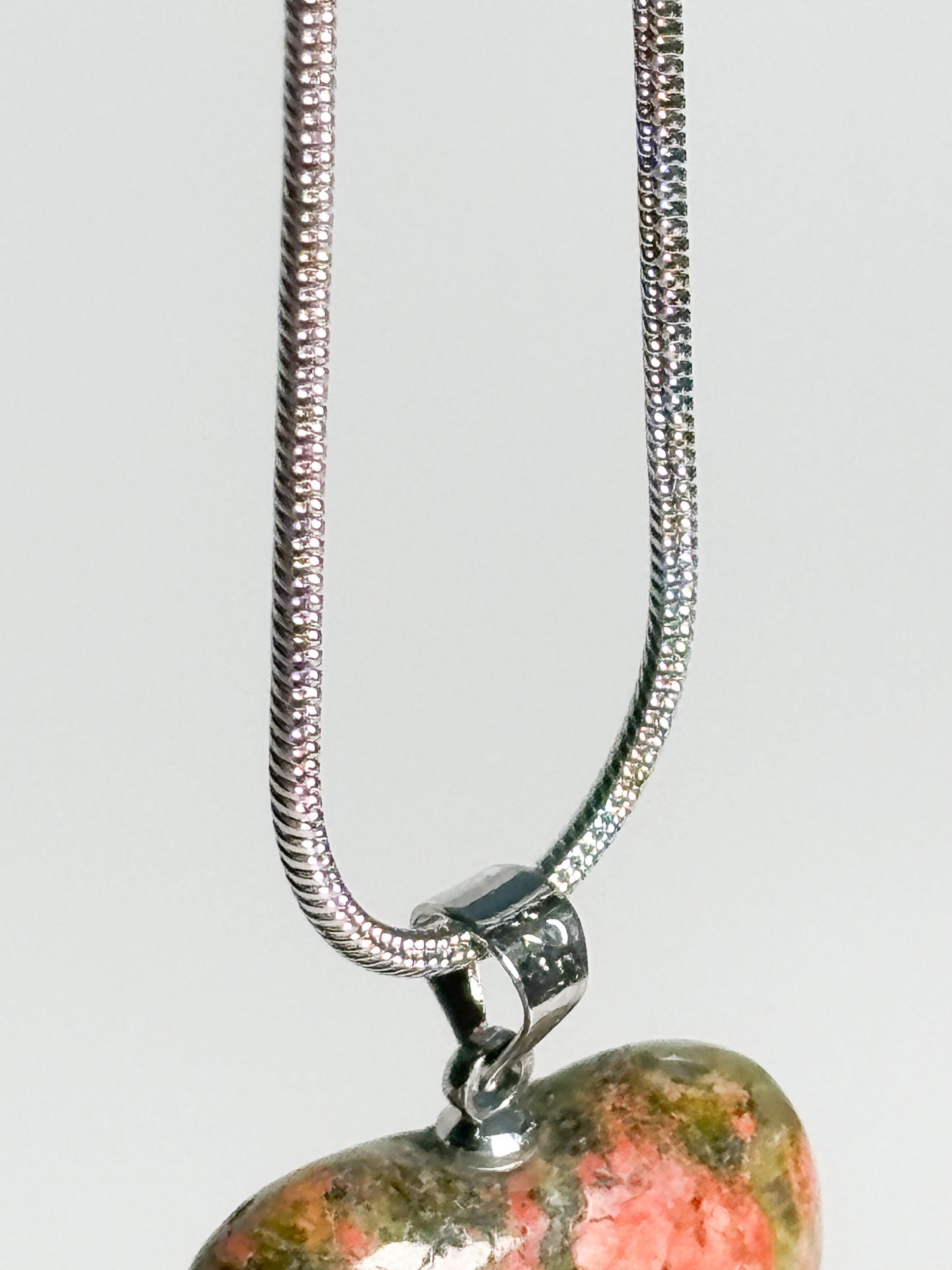 Heart-shaped Unakite pendant, green stone jewelry, love necklace, natural jewelry for her, romantic gift, 2x2cm