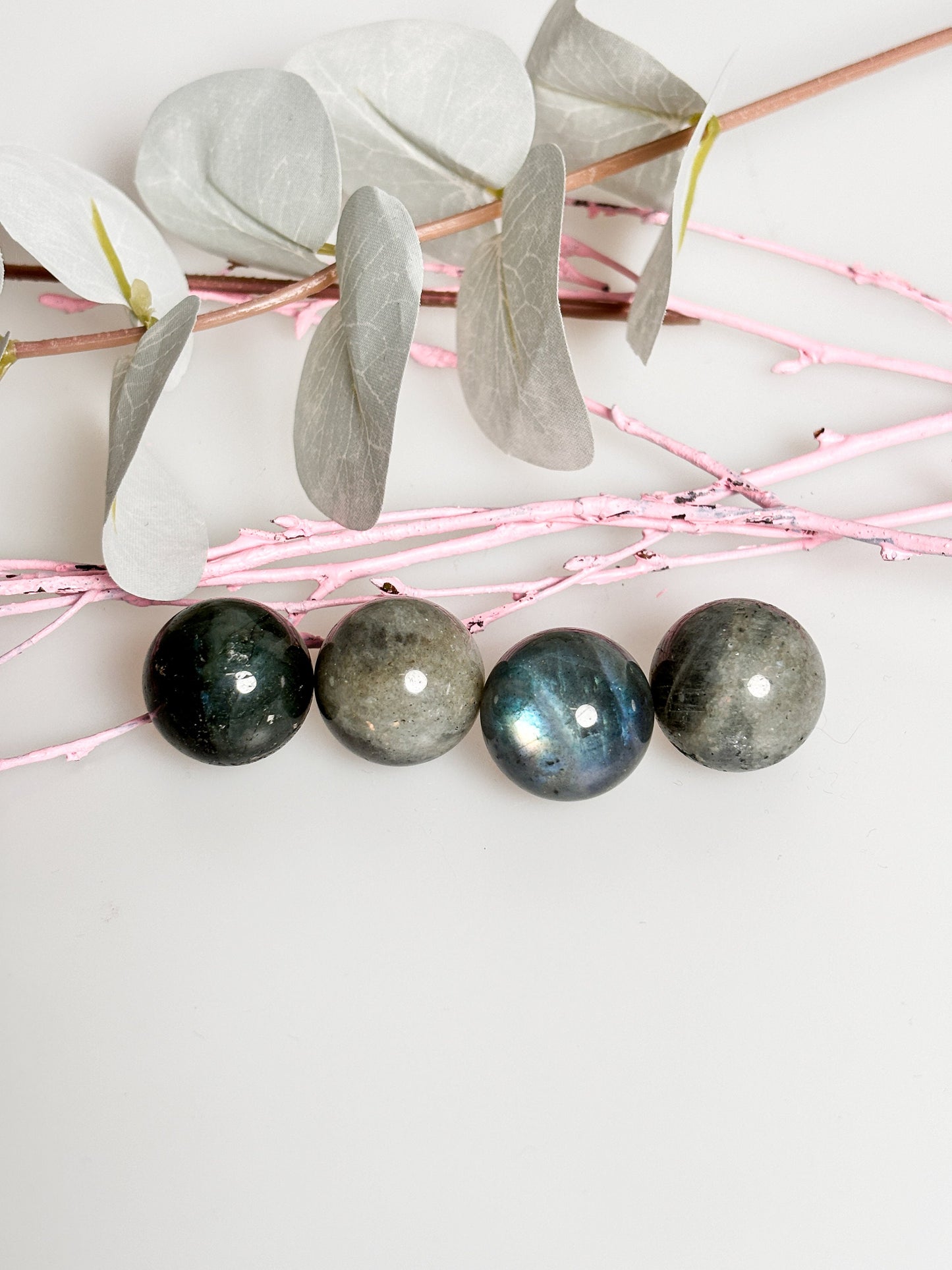 Small Labradorite Ball (2 cm) - Natural Shine and Play of Colors
