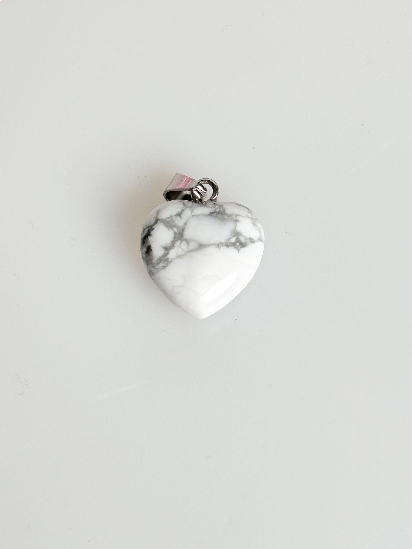 Beautiful howlite heart pendant with silver eyelet - 1.5x1.5cm