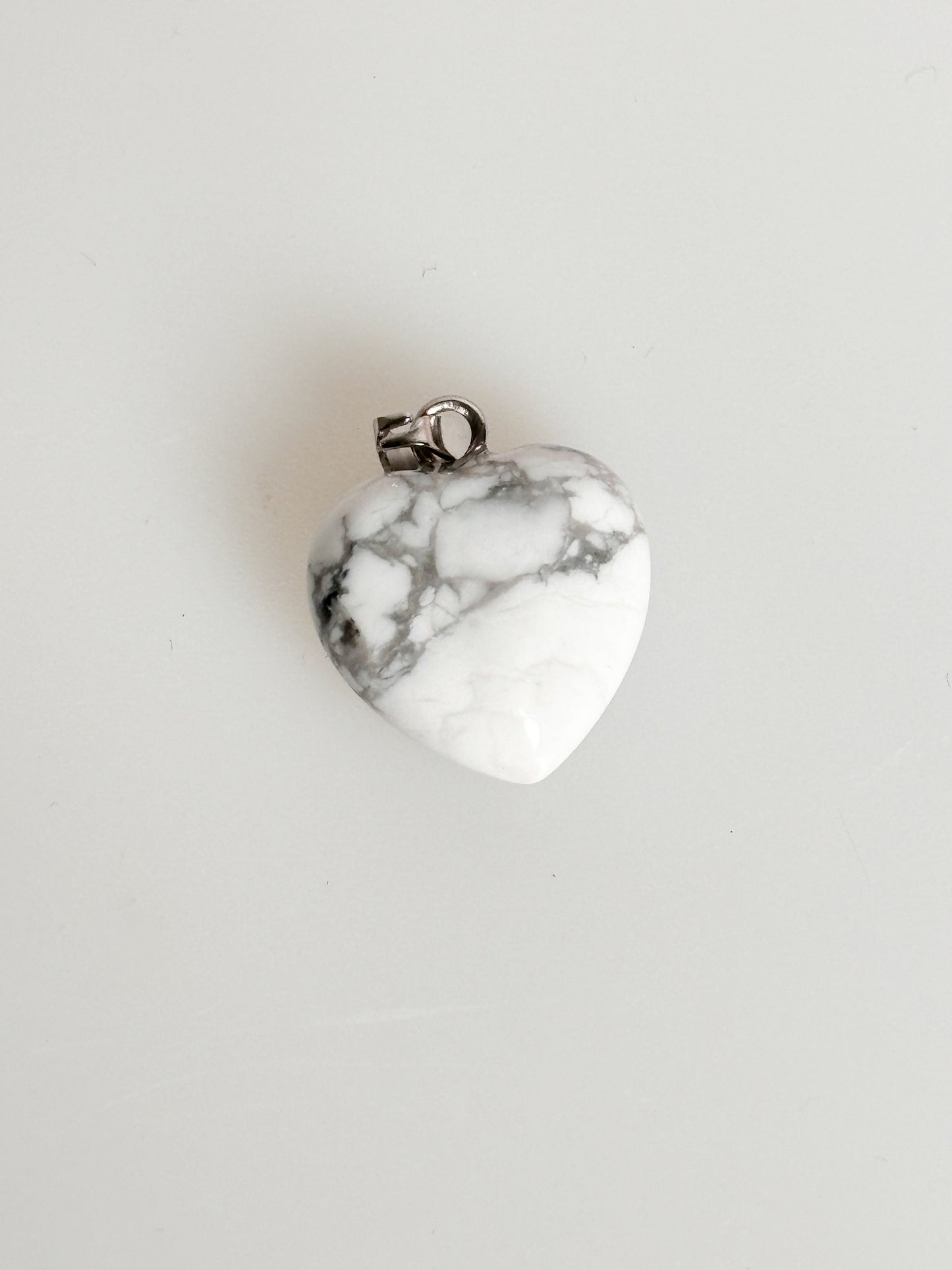 Beautiful howlite heart pendant with silver eyelet - 1.5x1.5cm