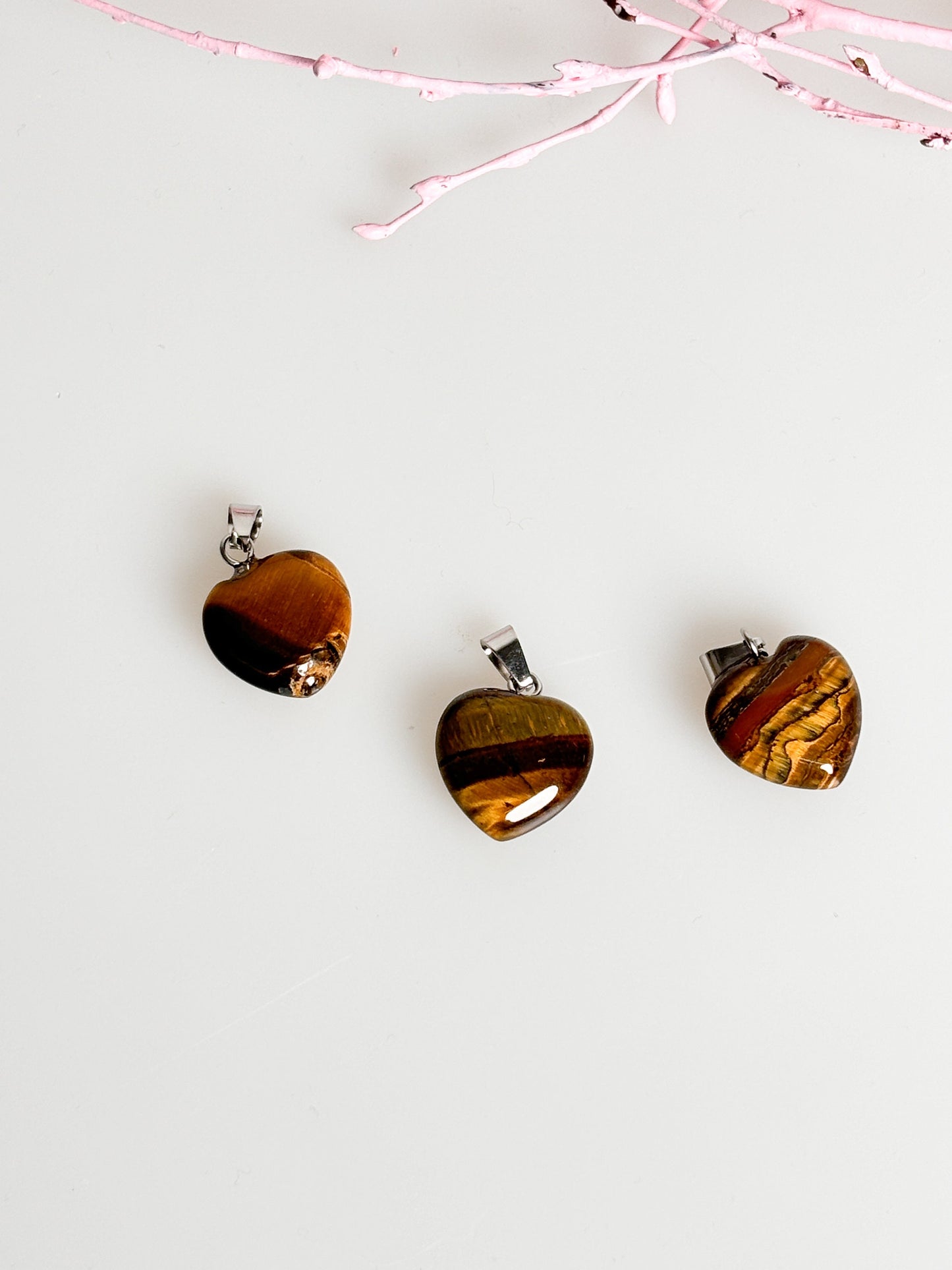Heart-shaped tiger eye pendant - brings courage and self-confidence