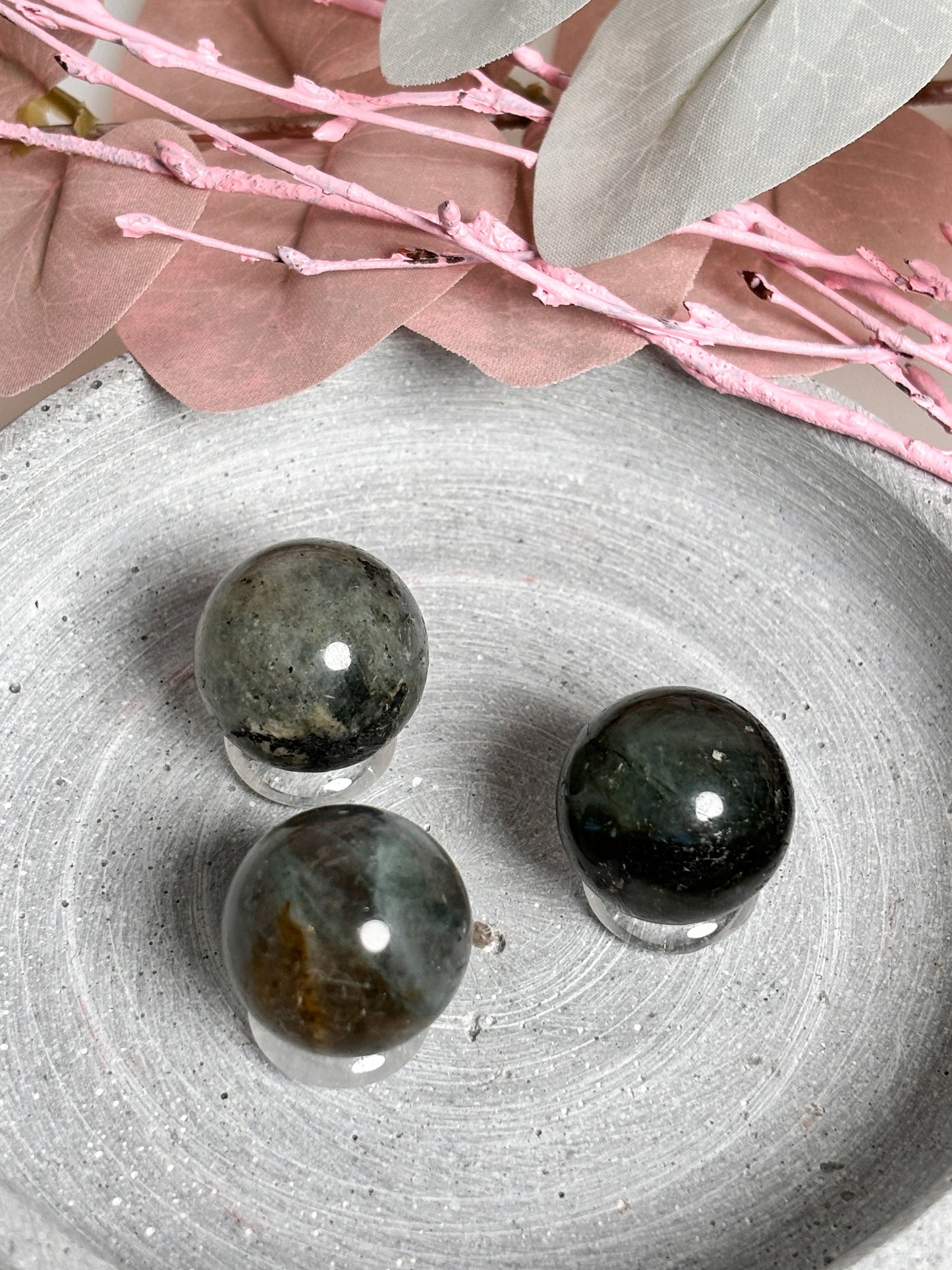 Small Labradorite Ball (2 cm) - Natural Shine and Play of Colors