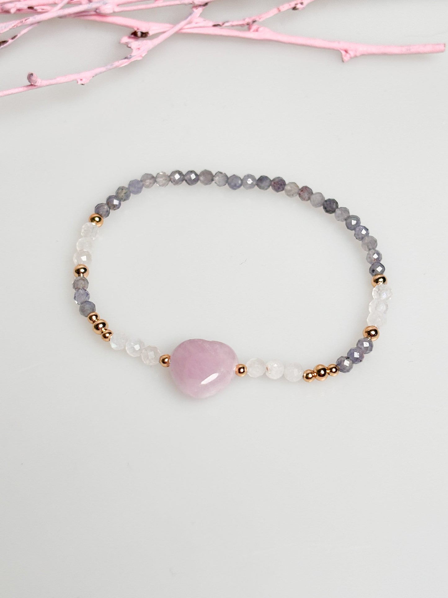 Elastic bracelet with kunzite heart and moonstone and kyanite beads (3mm)