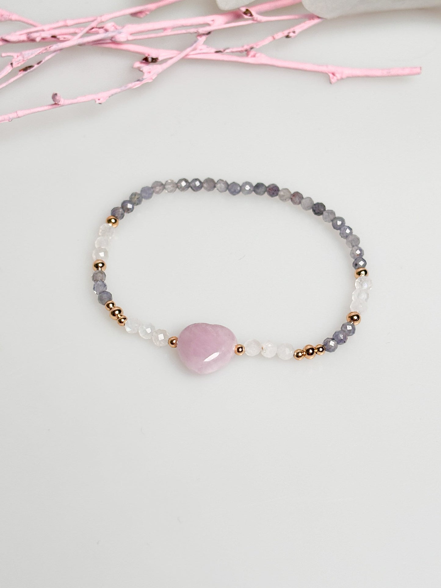 Elastic bracelet with kunzite heart and moonstone and kyanite beads (3mm)
