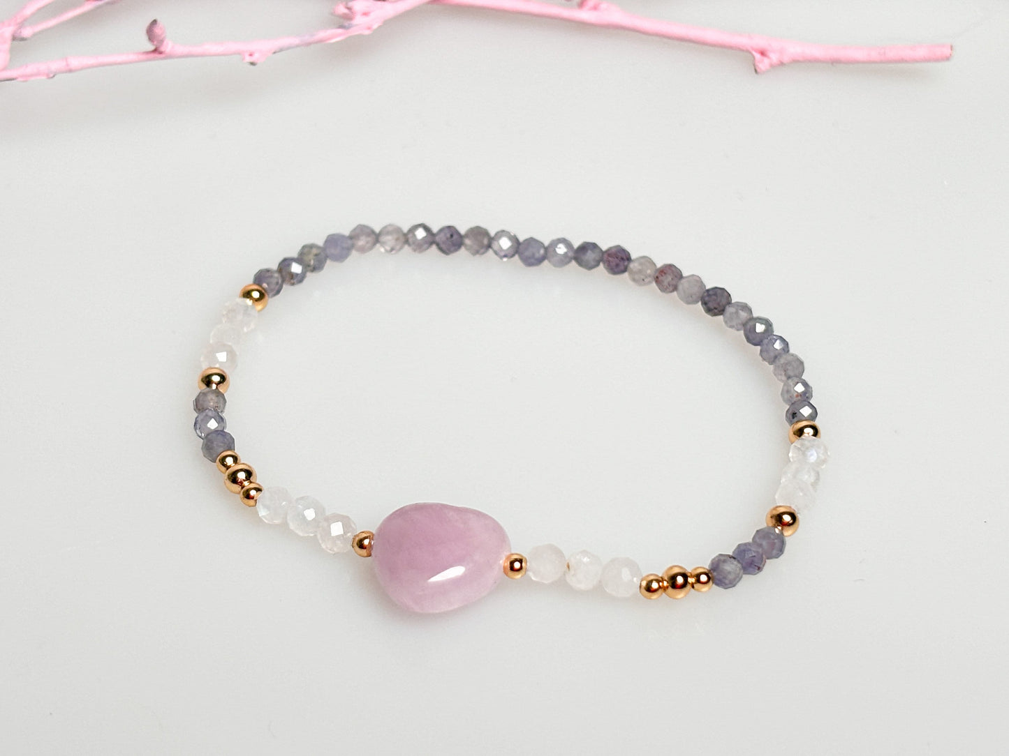 Elastic bracelet with kunzite heart and moonstone and kyanite beads (3mm)