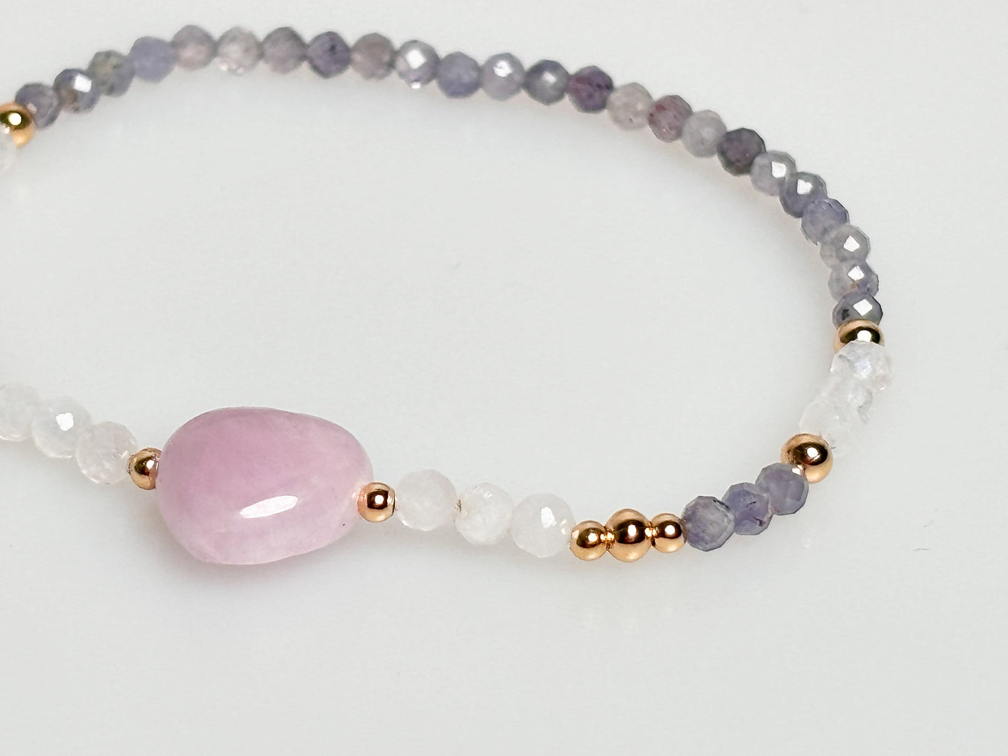 Elastic bracelet with kunzite heart and moonstone and kyanite beads (3mm)