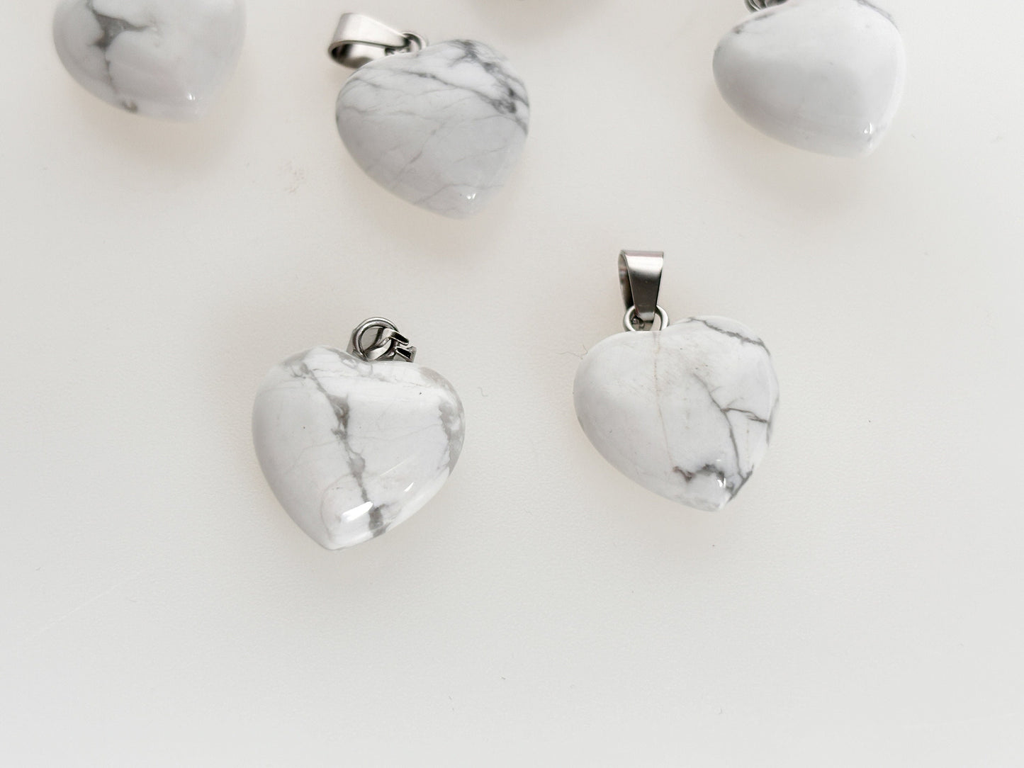 Beautiful howlite heart pendant with silver eyelet - 1.5x1.5cm