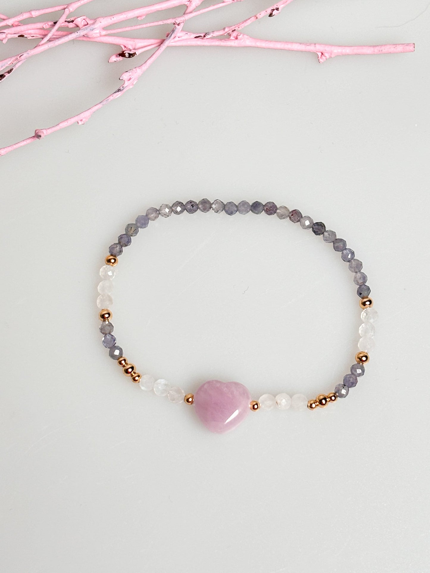 Elastic bracelet with kunzite heart and moonstone and kyanite beads (3mm)