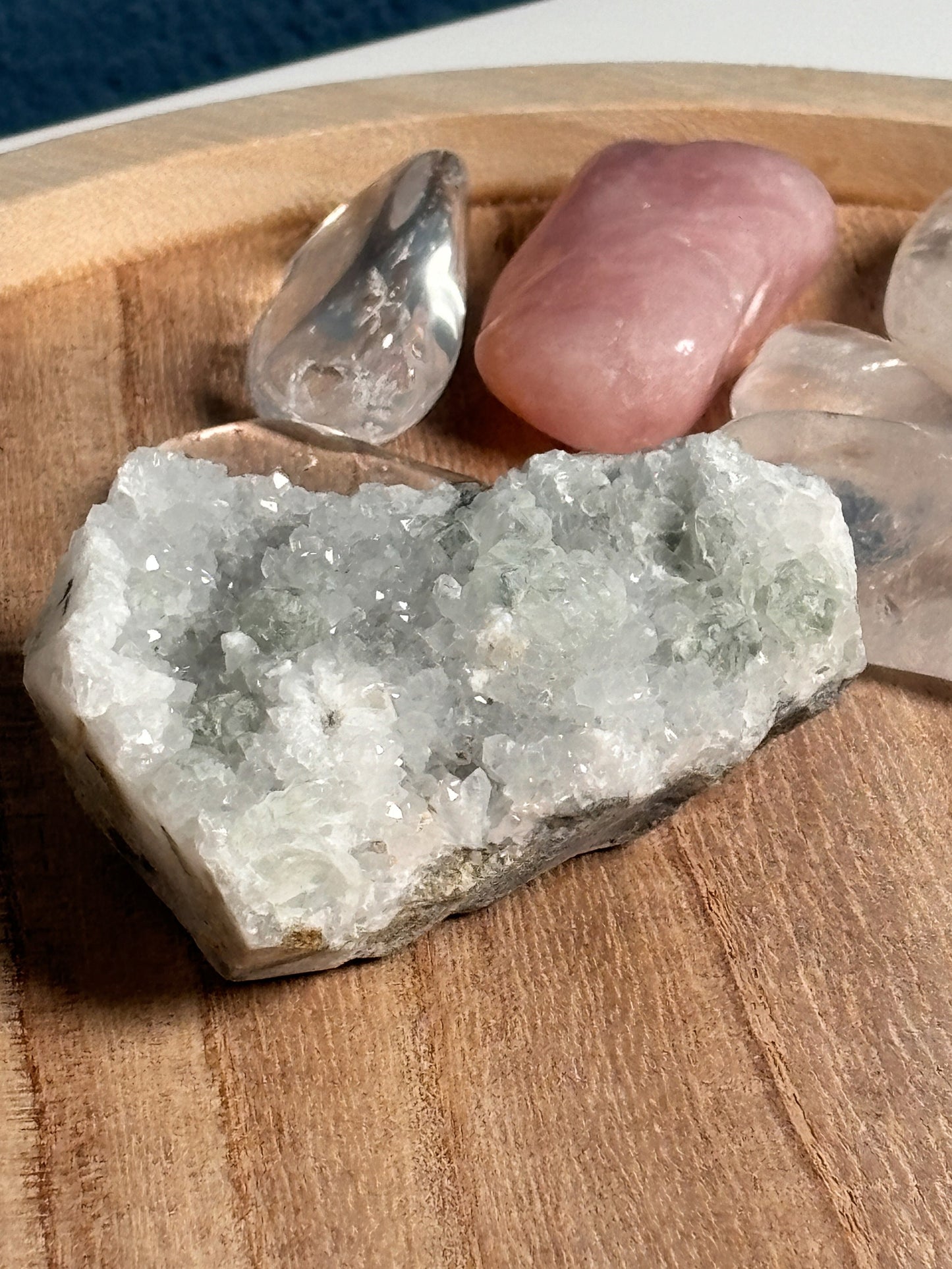 Light Fluorite Stone 7.6x4.5x1.3 cm 84g - Natural Crystal for Collectors