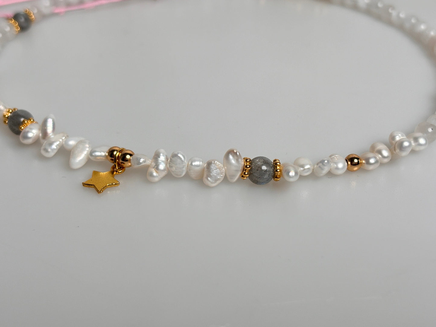 Short pearl necklace with genuine freshwater pearls, labradorite & moonstone – 43 cm + extension