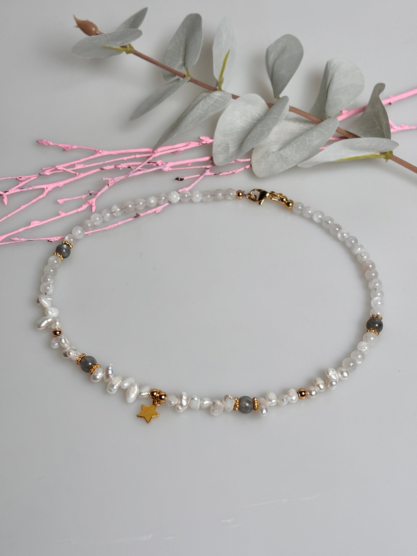 Short pearl necklace with genuine freshwater pearls, labradorite & moonstone – 43 cm + extension