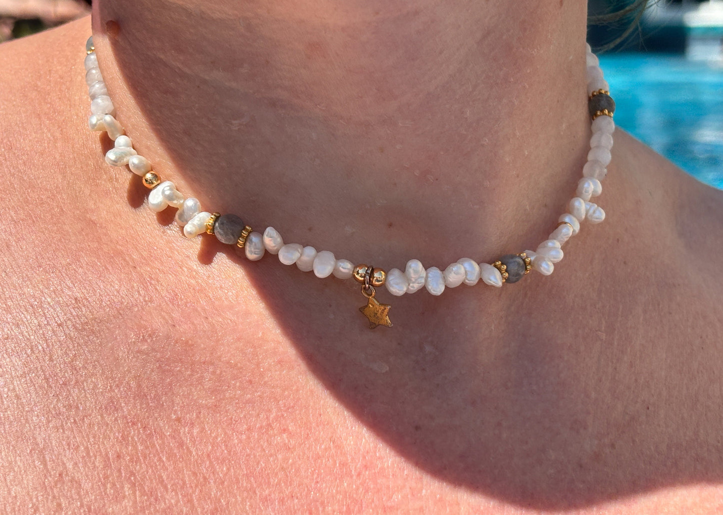 Short pearl necklace with genuine freshwater pearls, labradorite & moonstone – 43 cm + extension