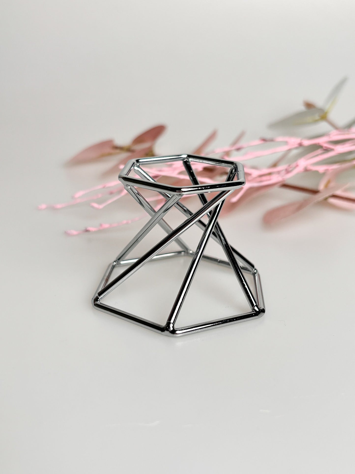 Minimalistischer Kugelhalter in Schwarz oder Silber - Perfekt für Große Kristallkugeln