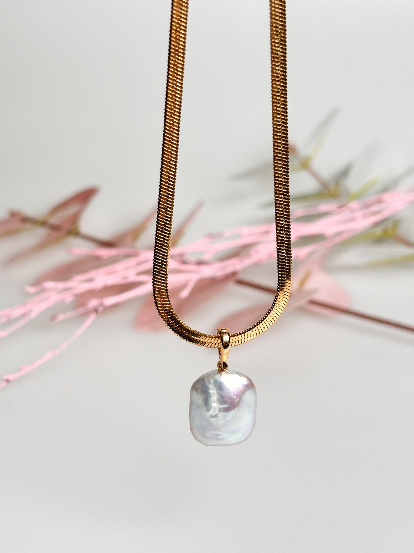 Elegant baroque freshwater pearl pendant with gold-plated eyelet – optionally with gold stainless steel chain