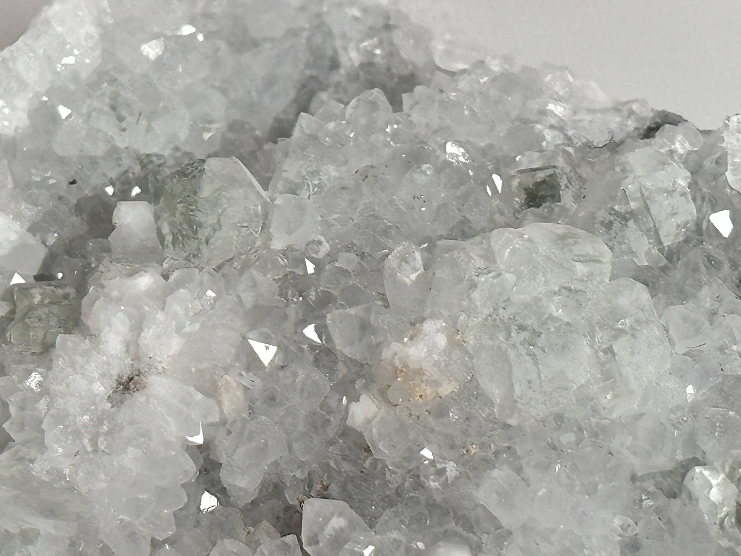 Light Fluorite Stone 7.6x4.5x1.3 cm 84g - Natural Crystal for Collectors