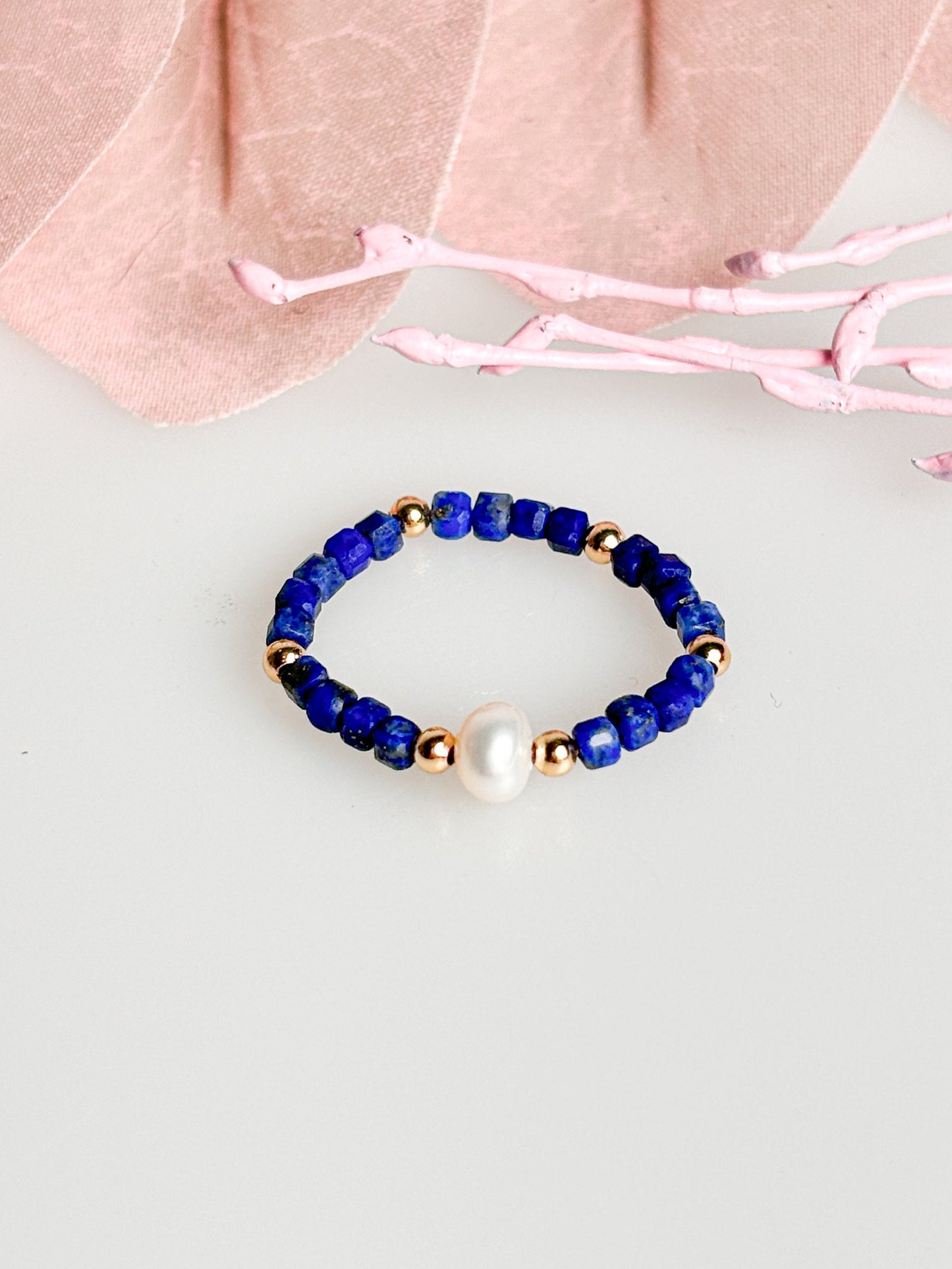 Elastic ring with faceted lapis lazuli cubes and high-quality freshwater pearl. Elegant & high-quality. Perfect gift.