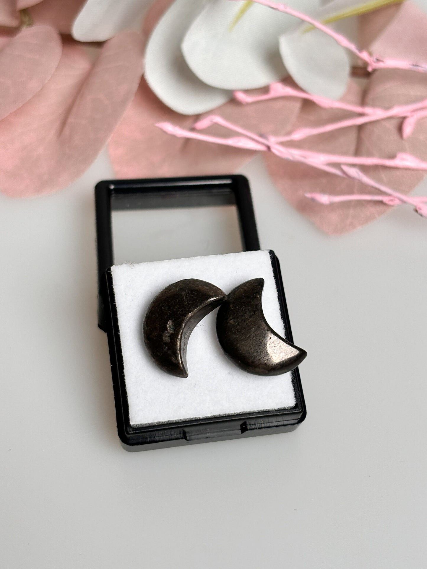 Pyrite moon stud earrings made of 925 silver - Elegant jewelry with a natural look | Moon stud earrings