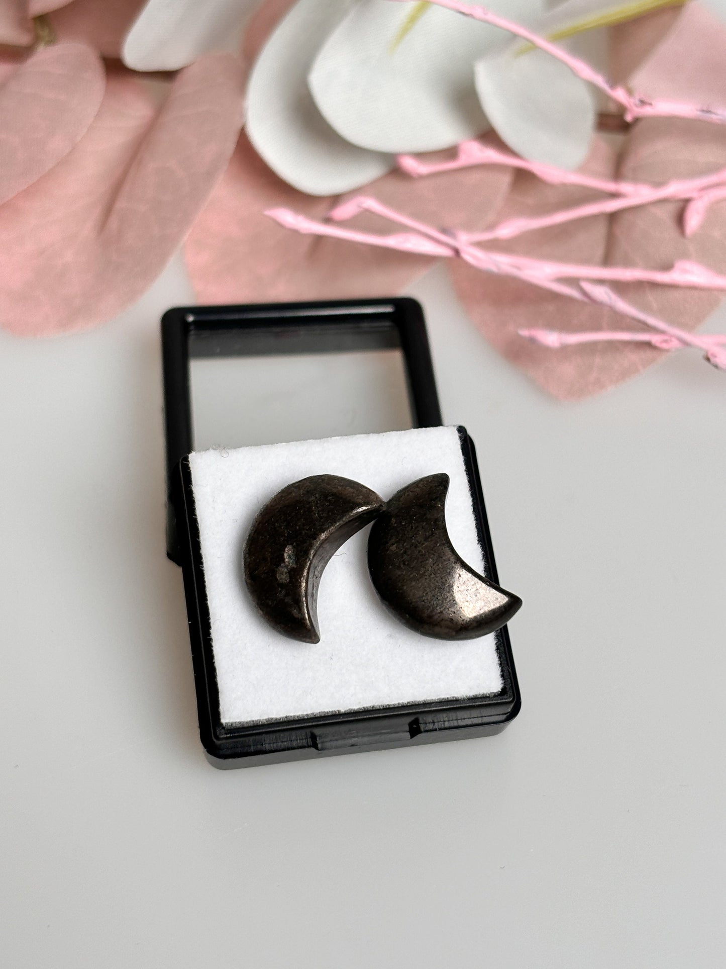 Pyrite moon stud earrings made of 925 silver - Elegant jewelry with a natural look | Moon stud earrings