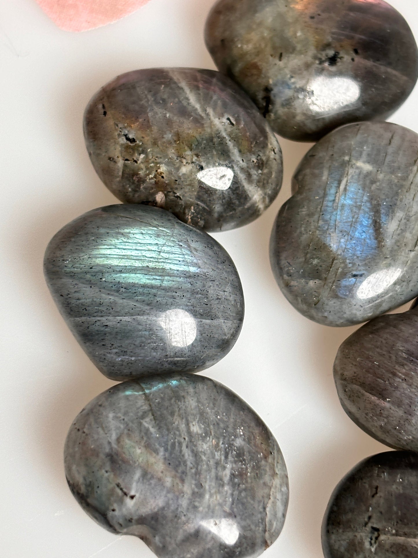 Premium labradorite hearts with impressive flash: also available in pink and purple, three sizes