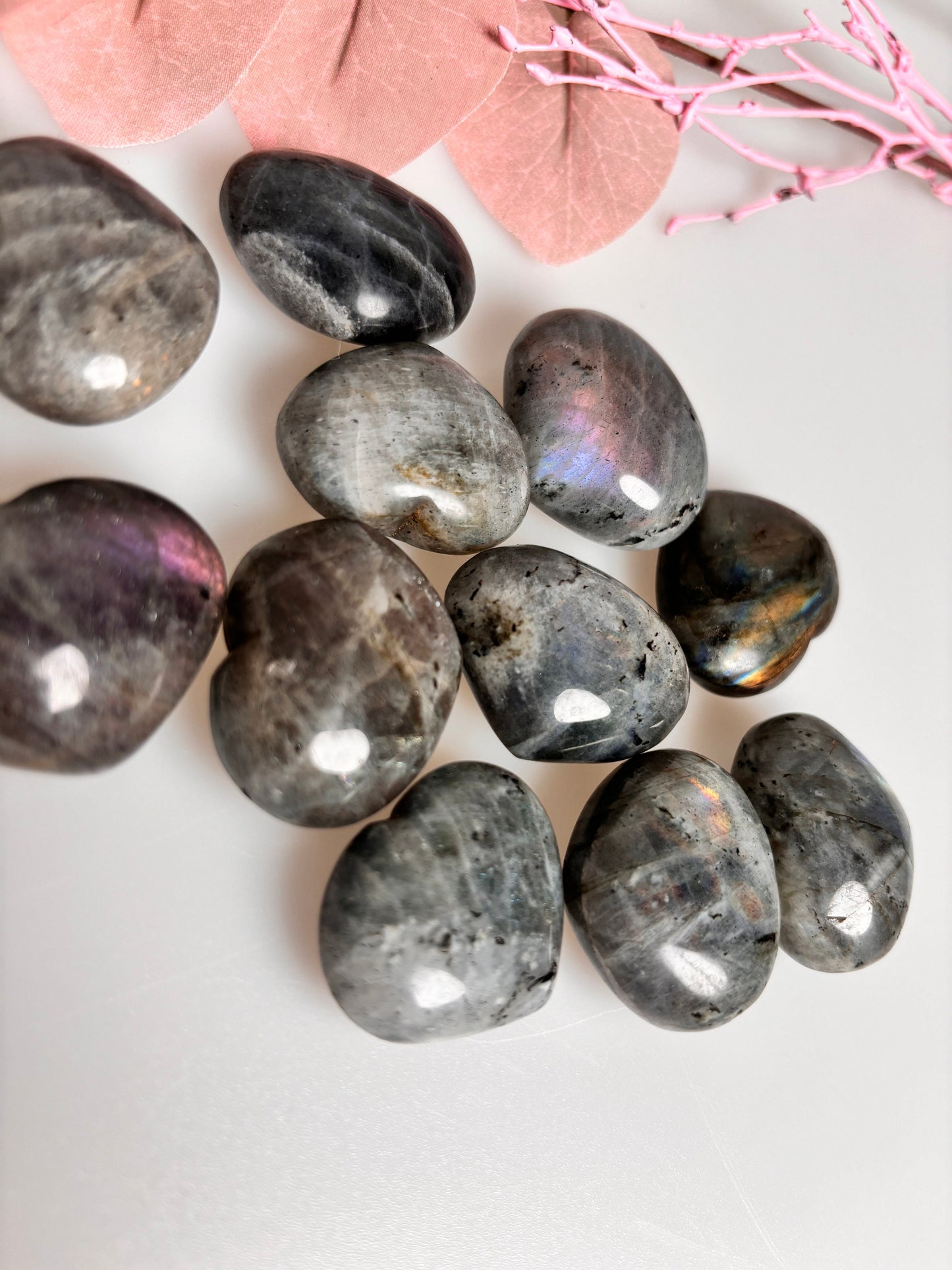 Premium labradorite hearts with impressive flash: also available in pink and purple, three sizes