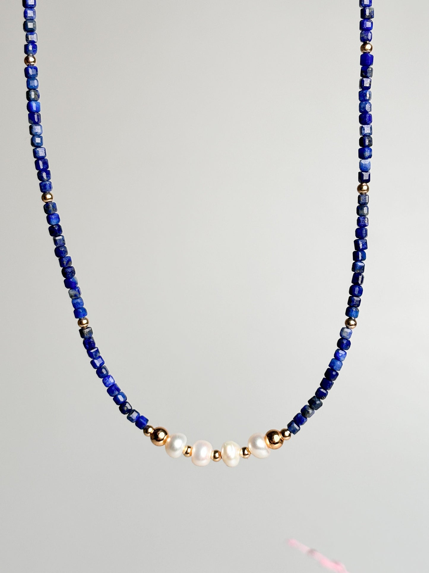Delicate short necklace made of lapis lazuli cube beads & real freshwater pearls – elegant jewelry for special occasions