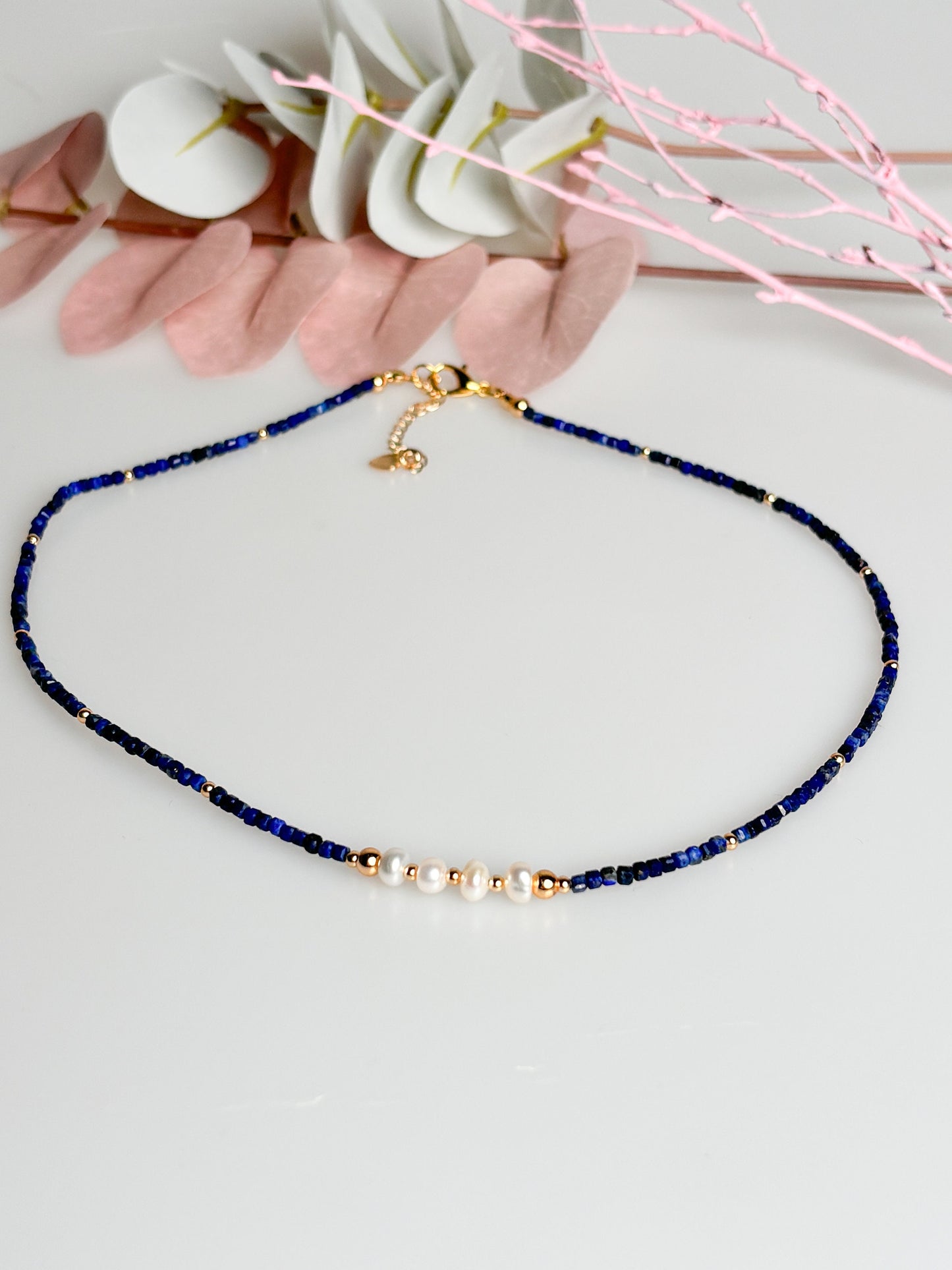 Delicate short necklace made of lapis lazuli cube beads & real freshwater pearls – elegant jewelry for special occasions