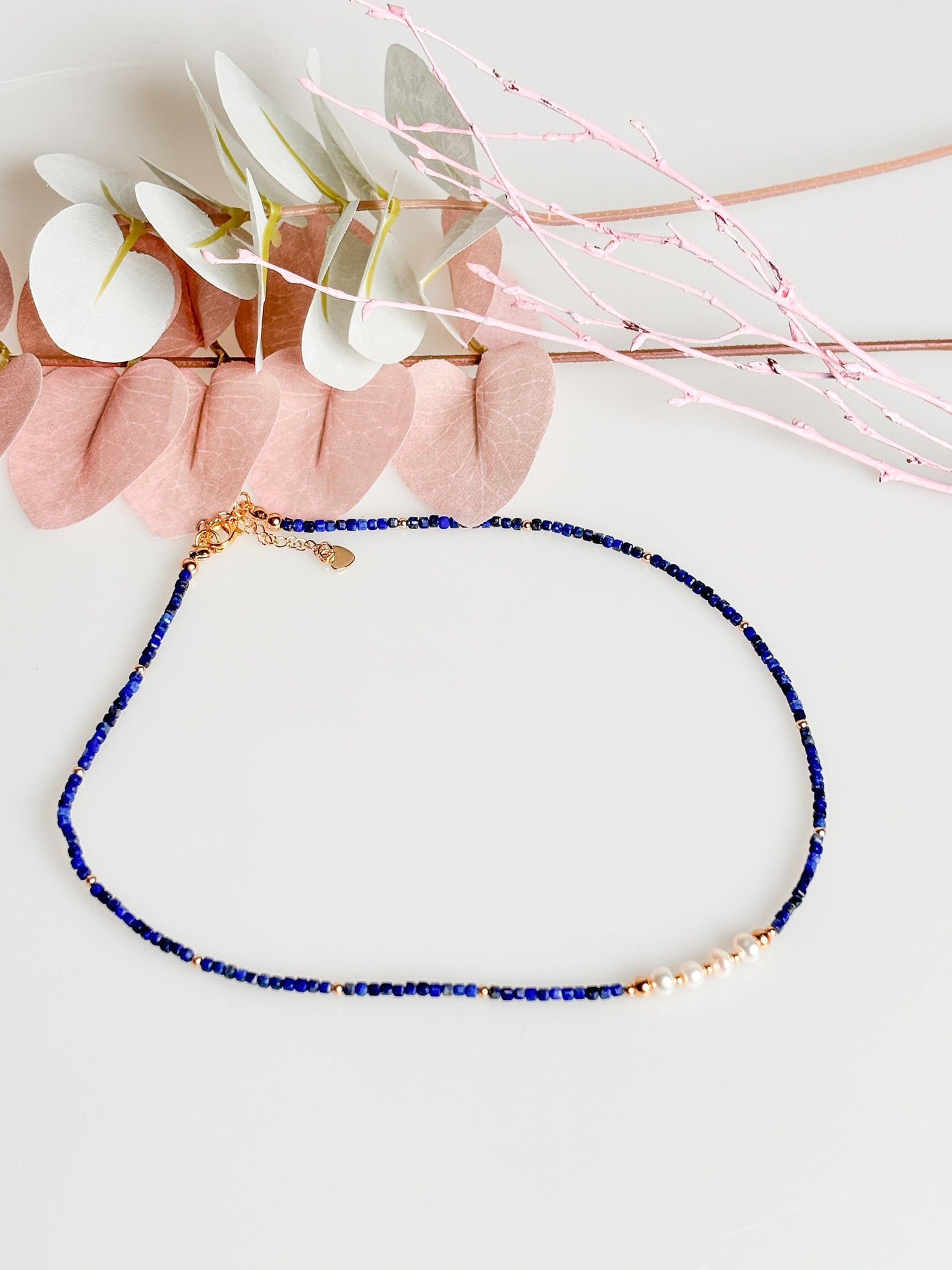 Delicate short necklace made of lapis lazuli cube beads & real freshwater pearls – elegant jewelry for special occasions
