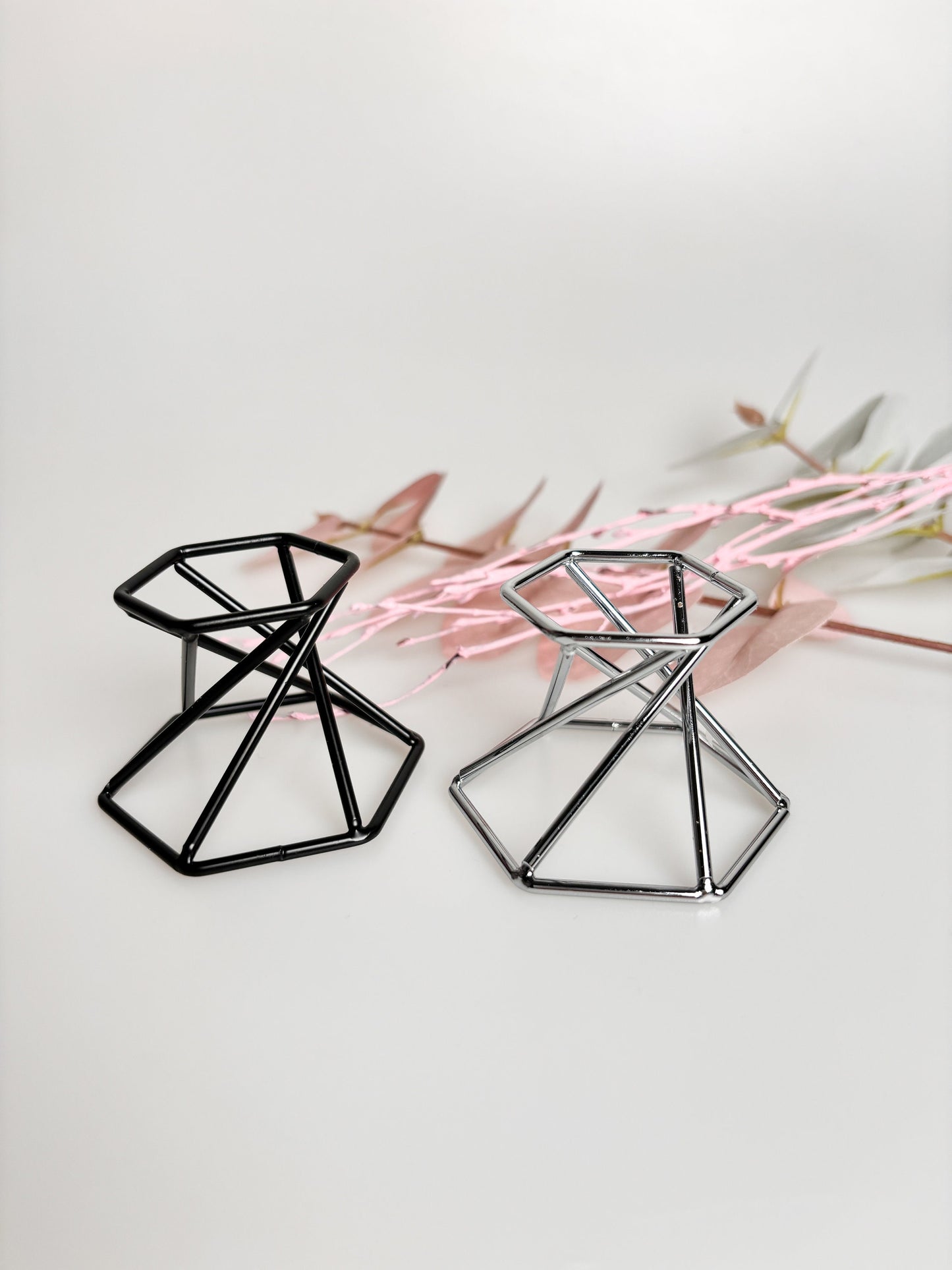 Minimalistischer Kugelhalter in Schwarz oder Silber - Perfekt für Große Kristallkugeln