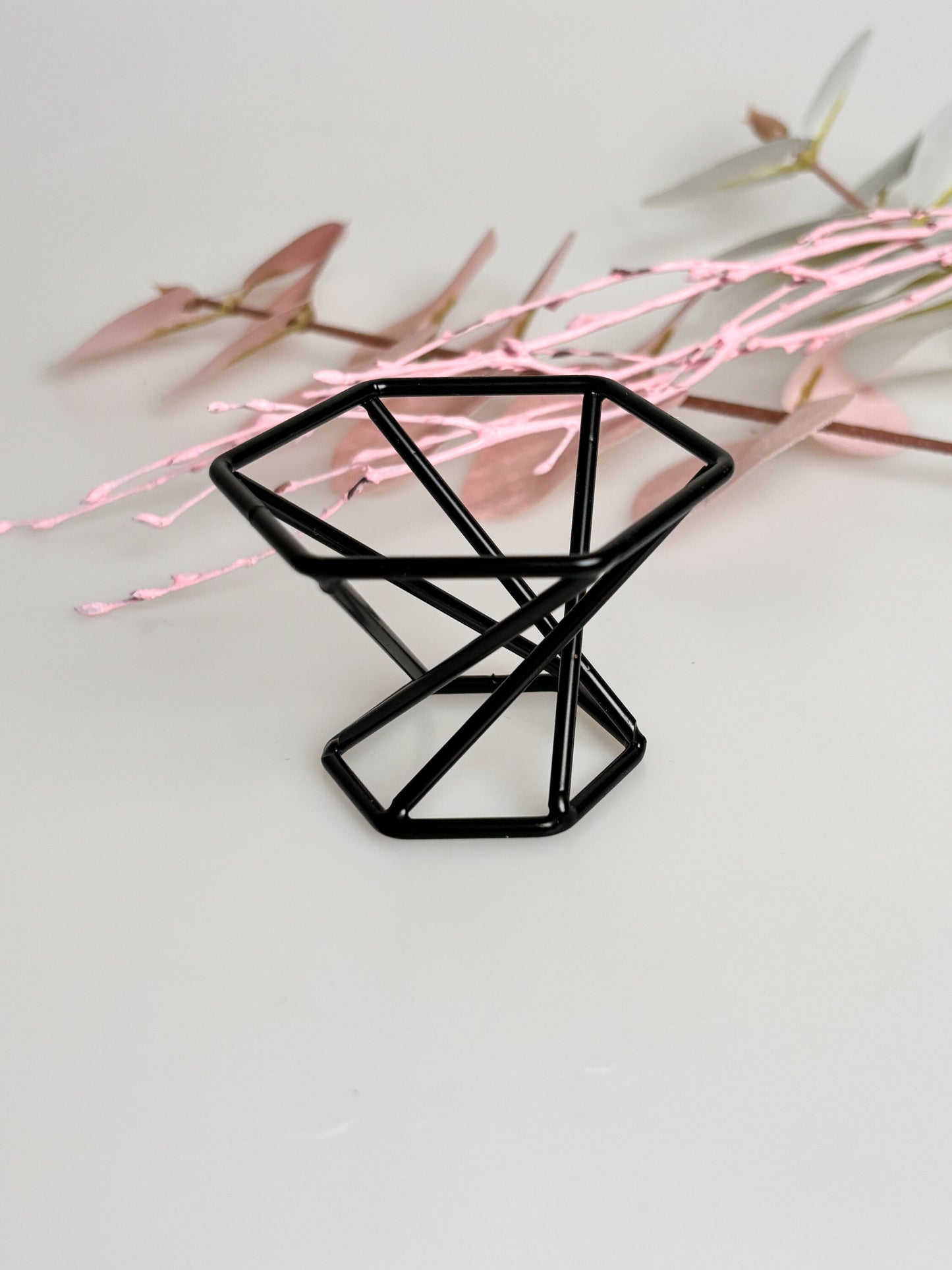 Minimalistischer Kugelhalter in Schwarz oder Silber - Perfekt für Große Kristallkugeln