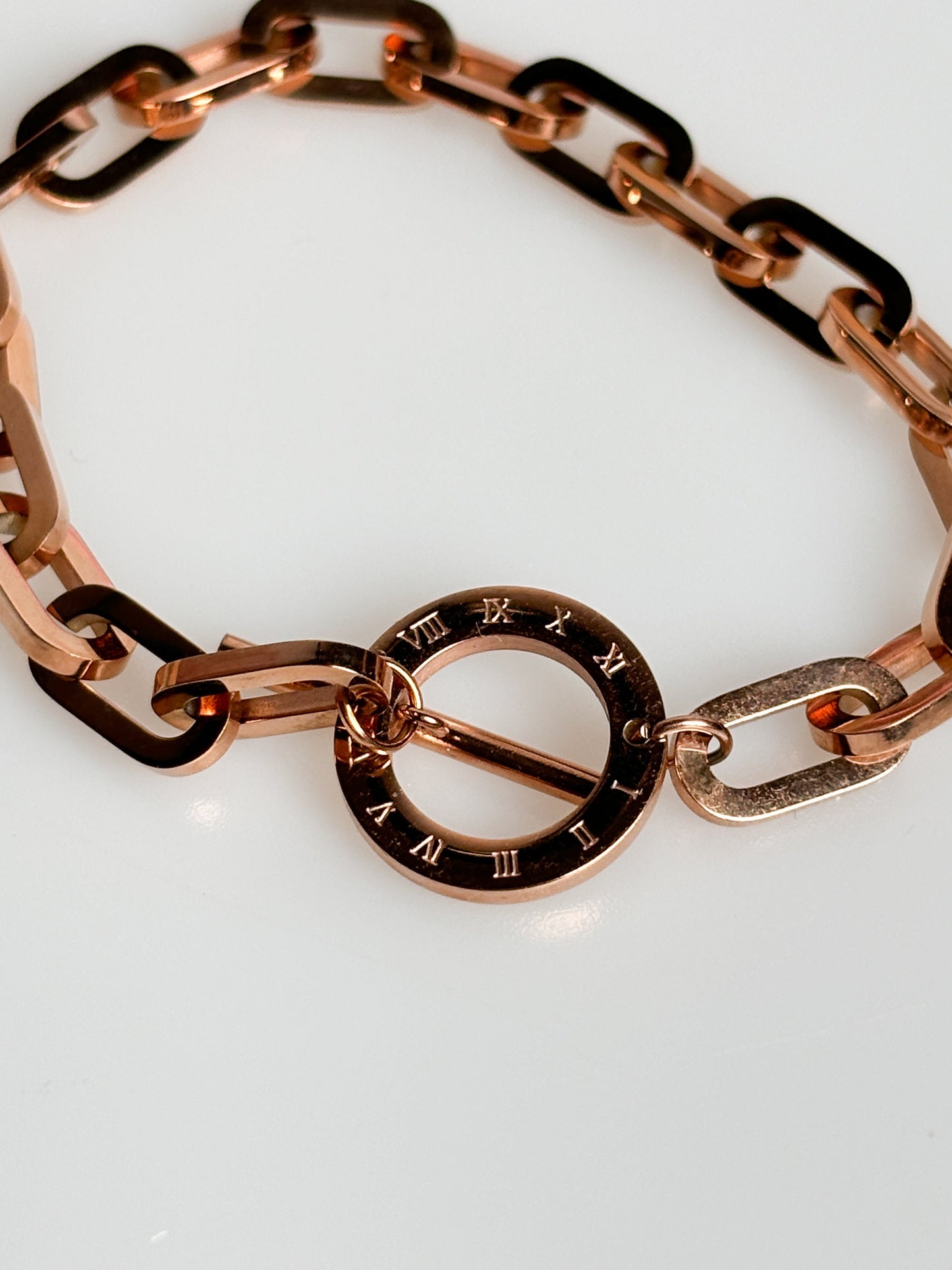 Edelstahlarmband mit grober Gliederkette und Knebelverschluss in Gold - Robustes Design für stilvolle Statements