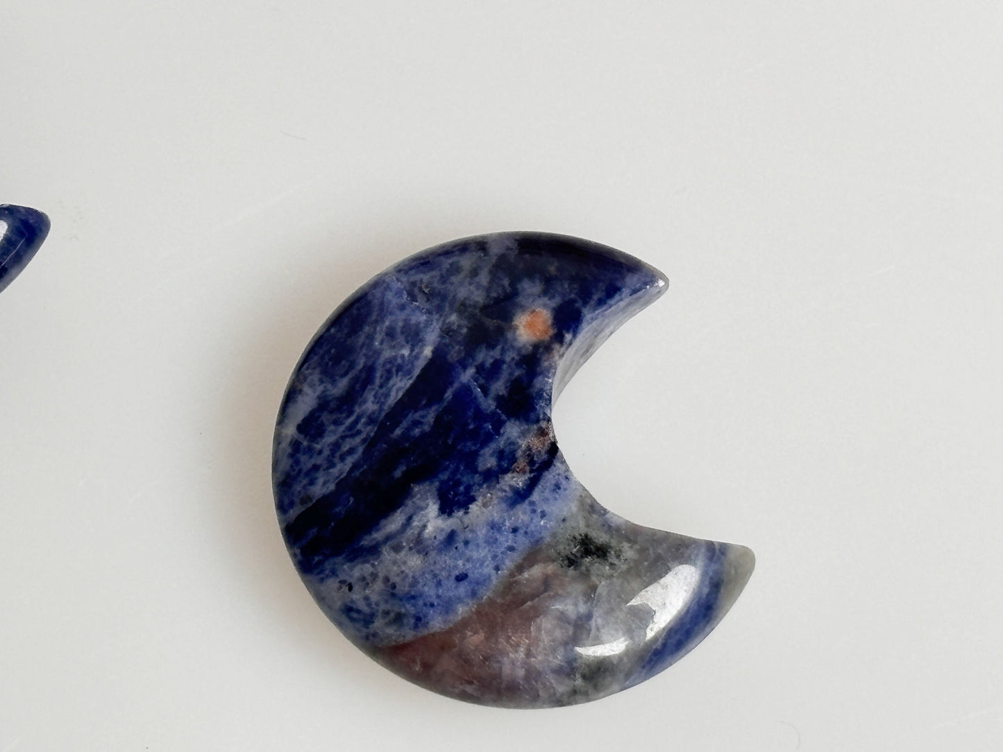 Sodalite Moon Carving - Perfect decoration or to take away, ideal for spiritual energy and harmony, unique and beautiful