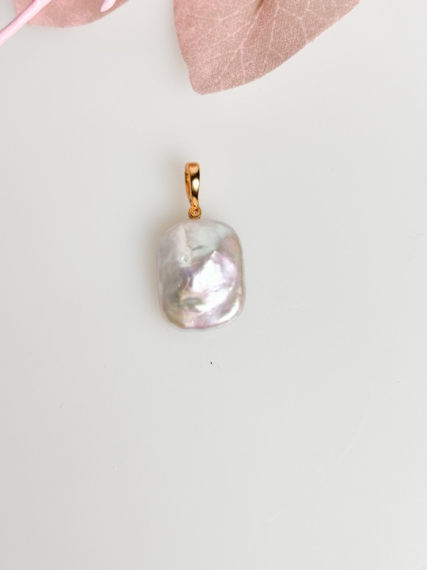 Elegant baroque freshwater pearl pendant with gold-plated eyelet – optionally with gold stainless steel chain