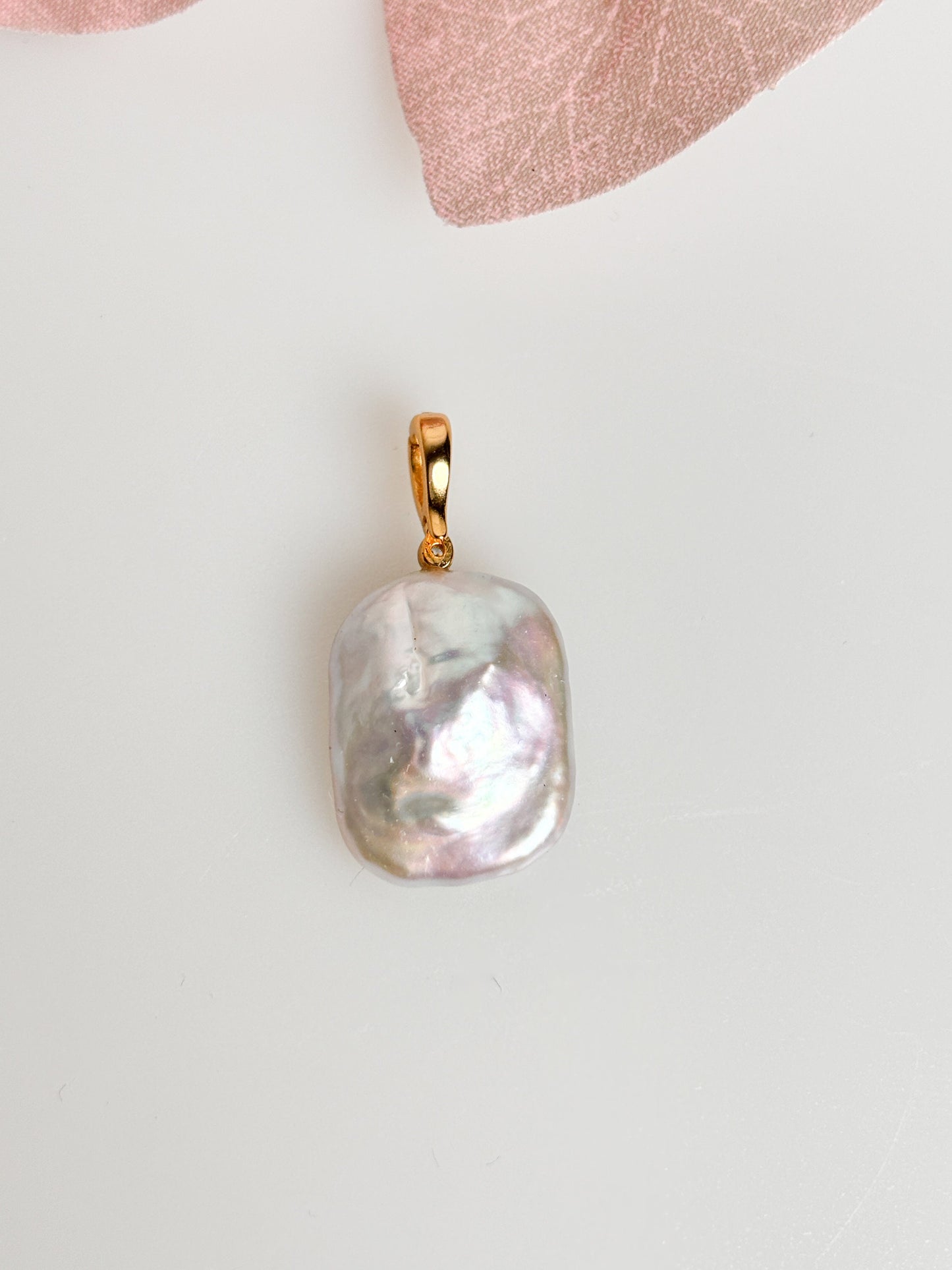 Elegant baroque freshwater pearl pendant with gold-plated eyelet – optionally with gold stainless steel chain