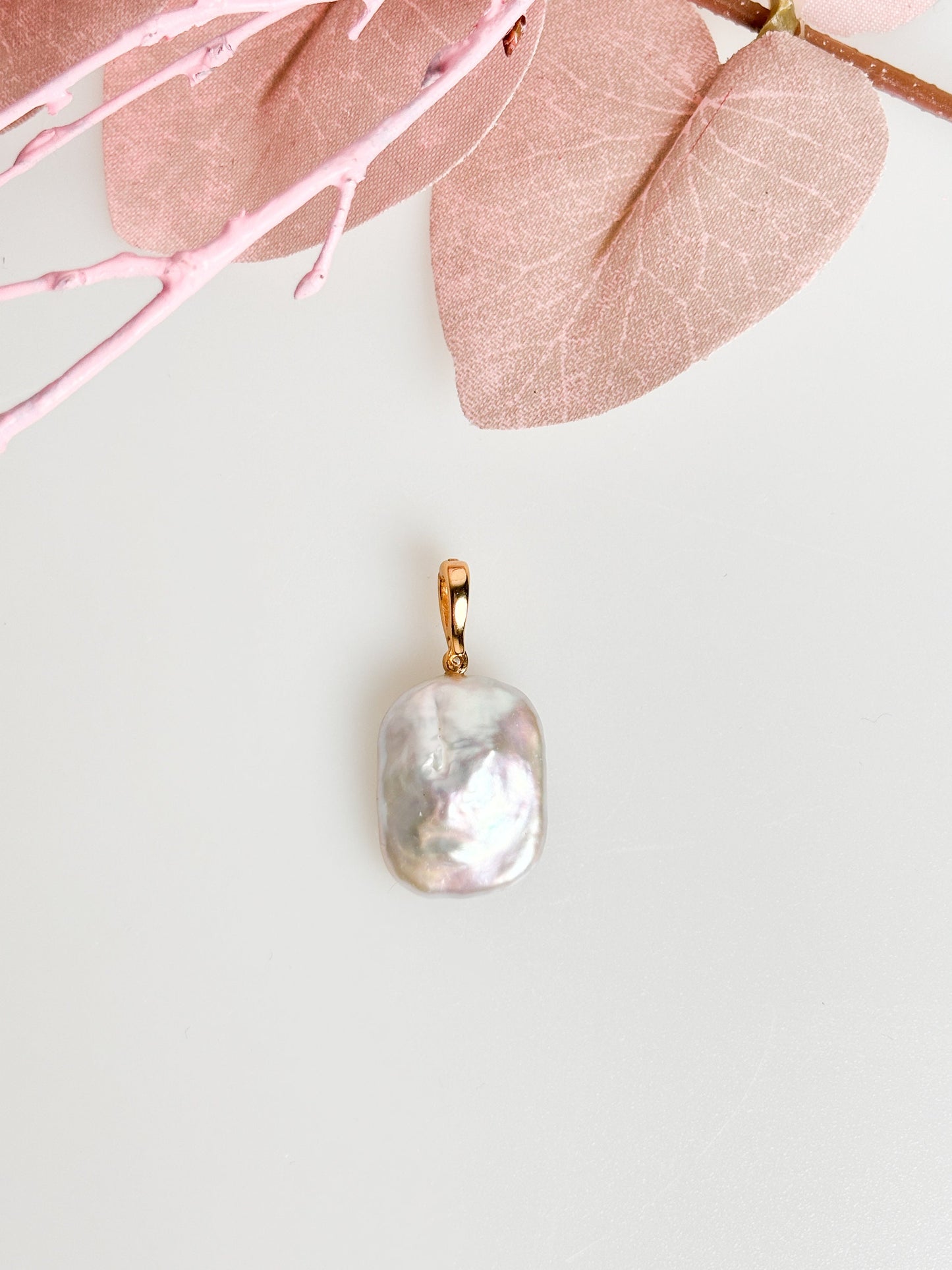 Elegant baroque freshwater pearl pendant with gold-plated eyelet – optionally with gold stainless steel chain